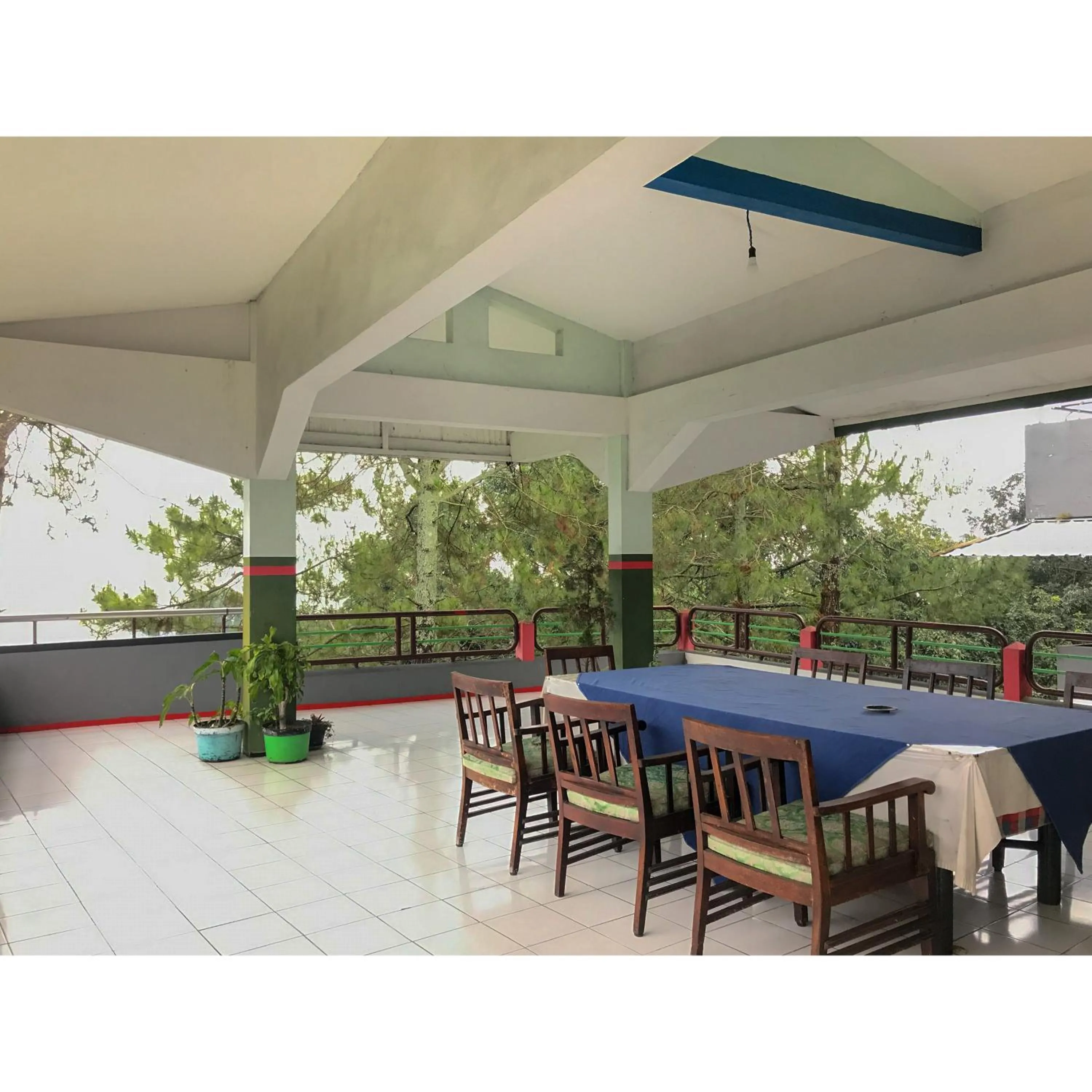Seating area in Hotel Lie Mas Prigen Pasuruan Mitra RedDoorz
