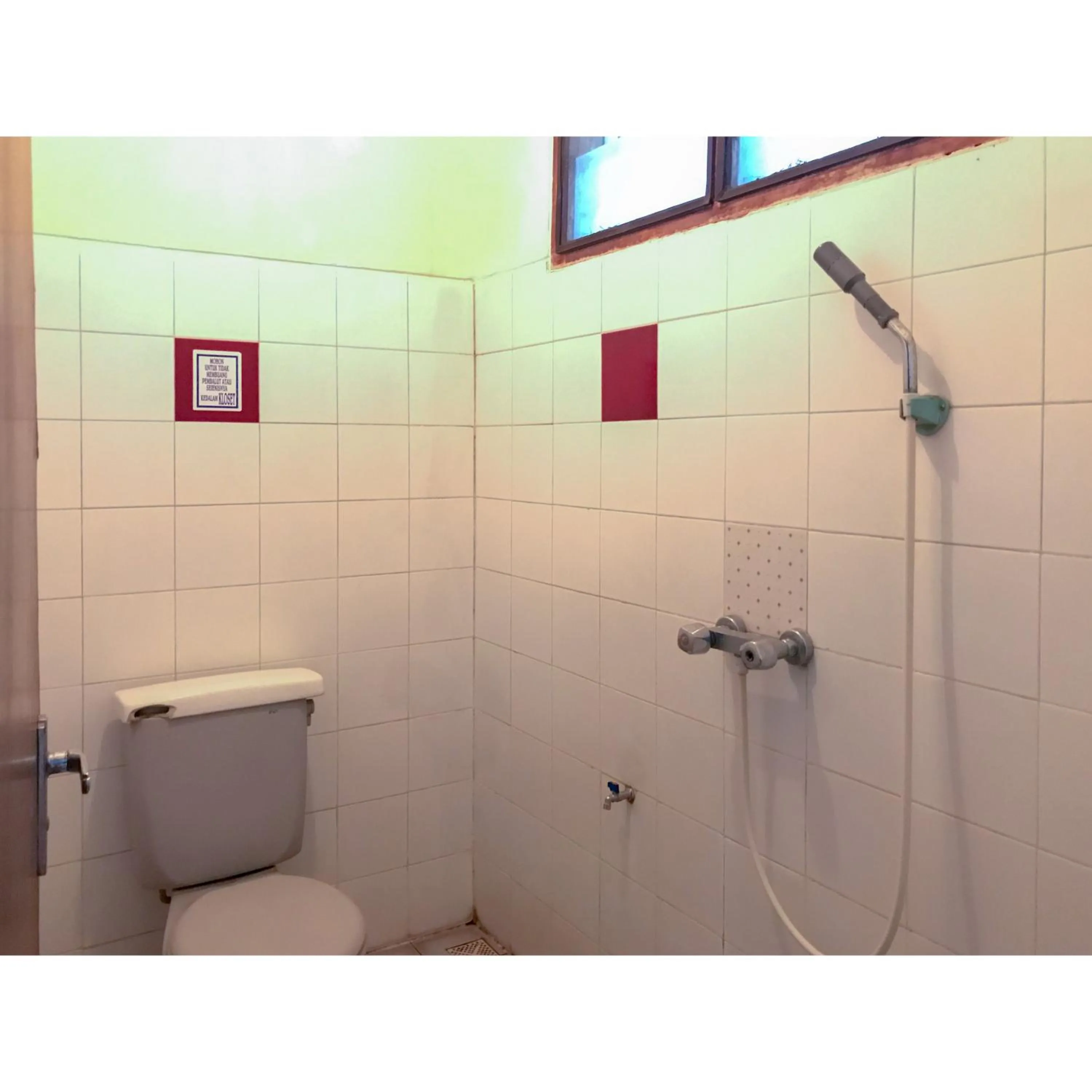 Bathroom in Hotel Lie Mas Prigen Pasuruan Mitra RedDoorz