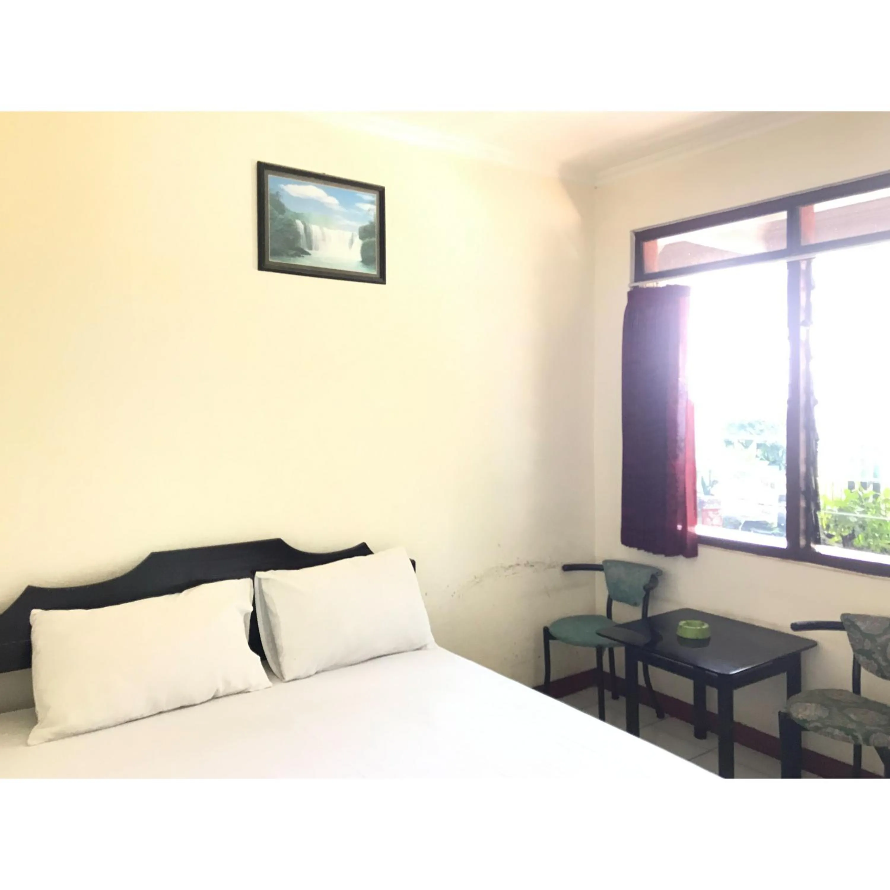 Bedroom, Bed in Hotel Lie Mas Prigen Pasuruan Mitra RedDoorz