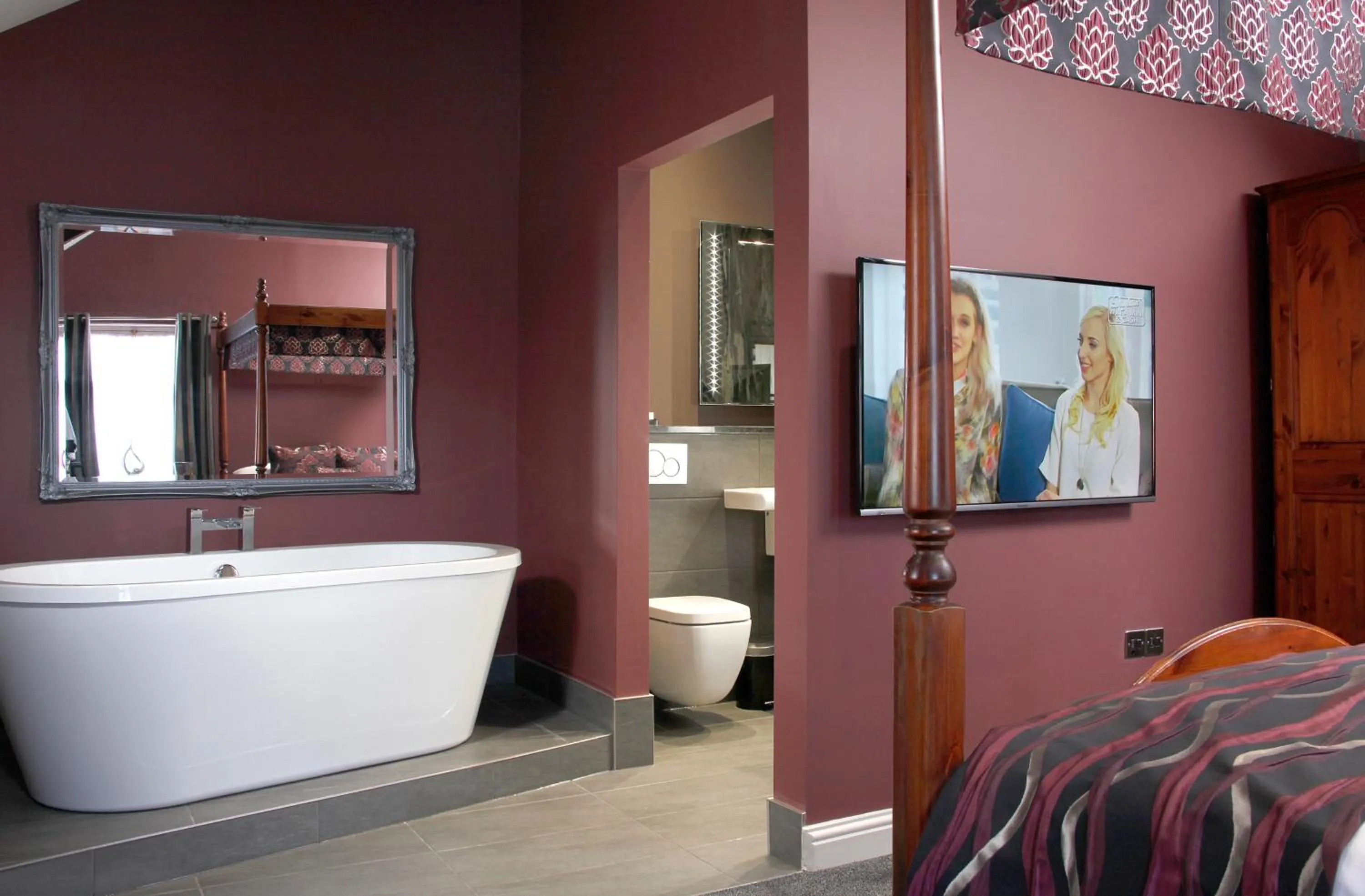 Bedroom in The Peacock