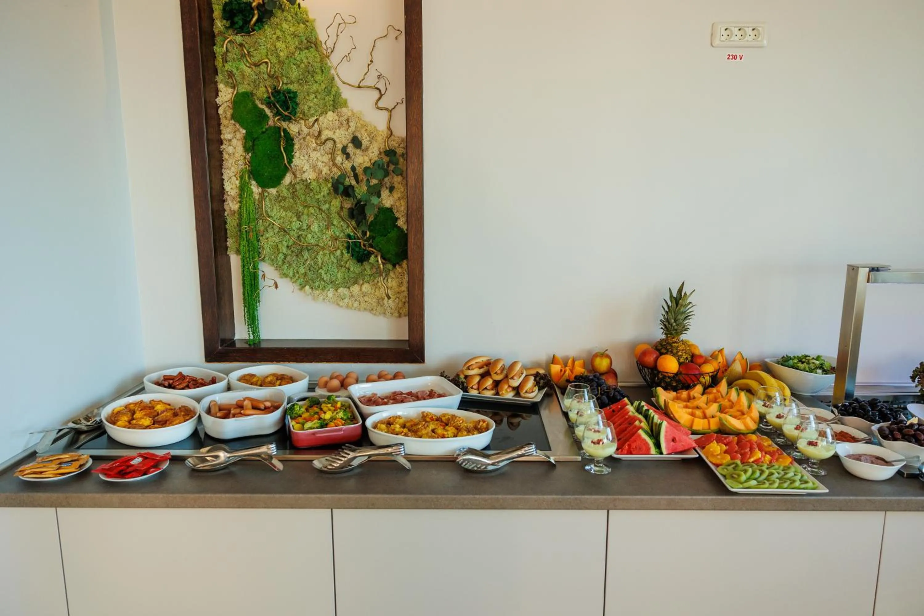 Buffet breakfast in Hotel Hawaii