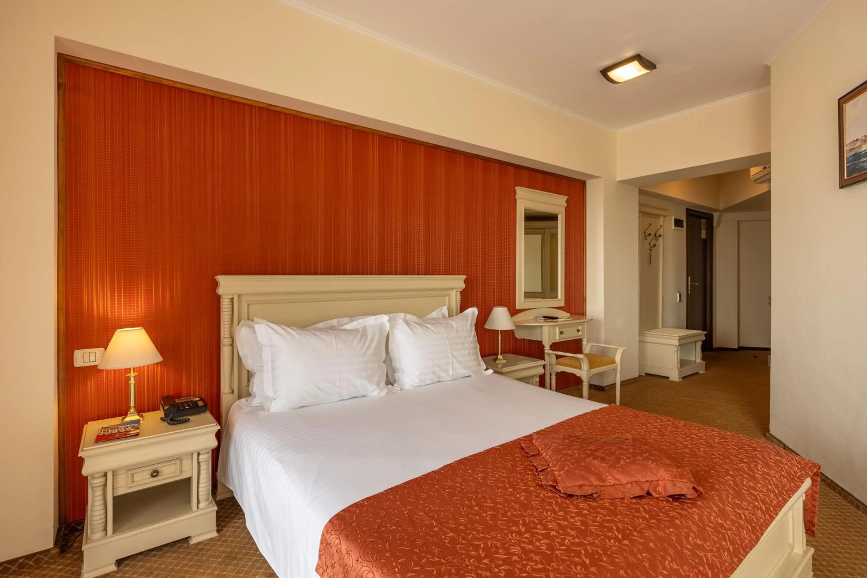 Photo of the whole room, Bed in Hotel Hawaii