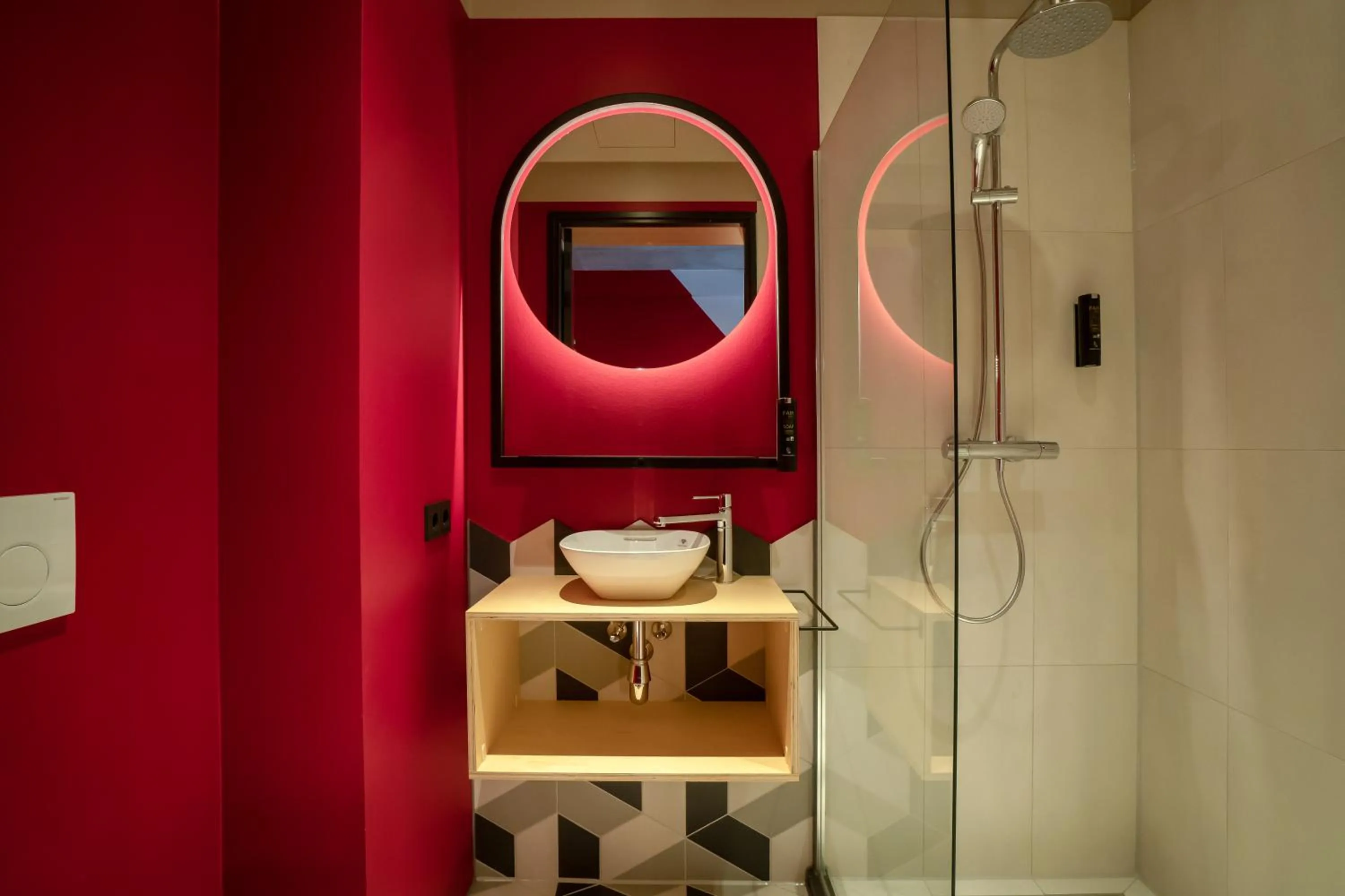 Shower in Via Suites