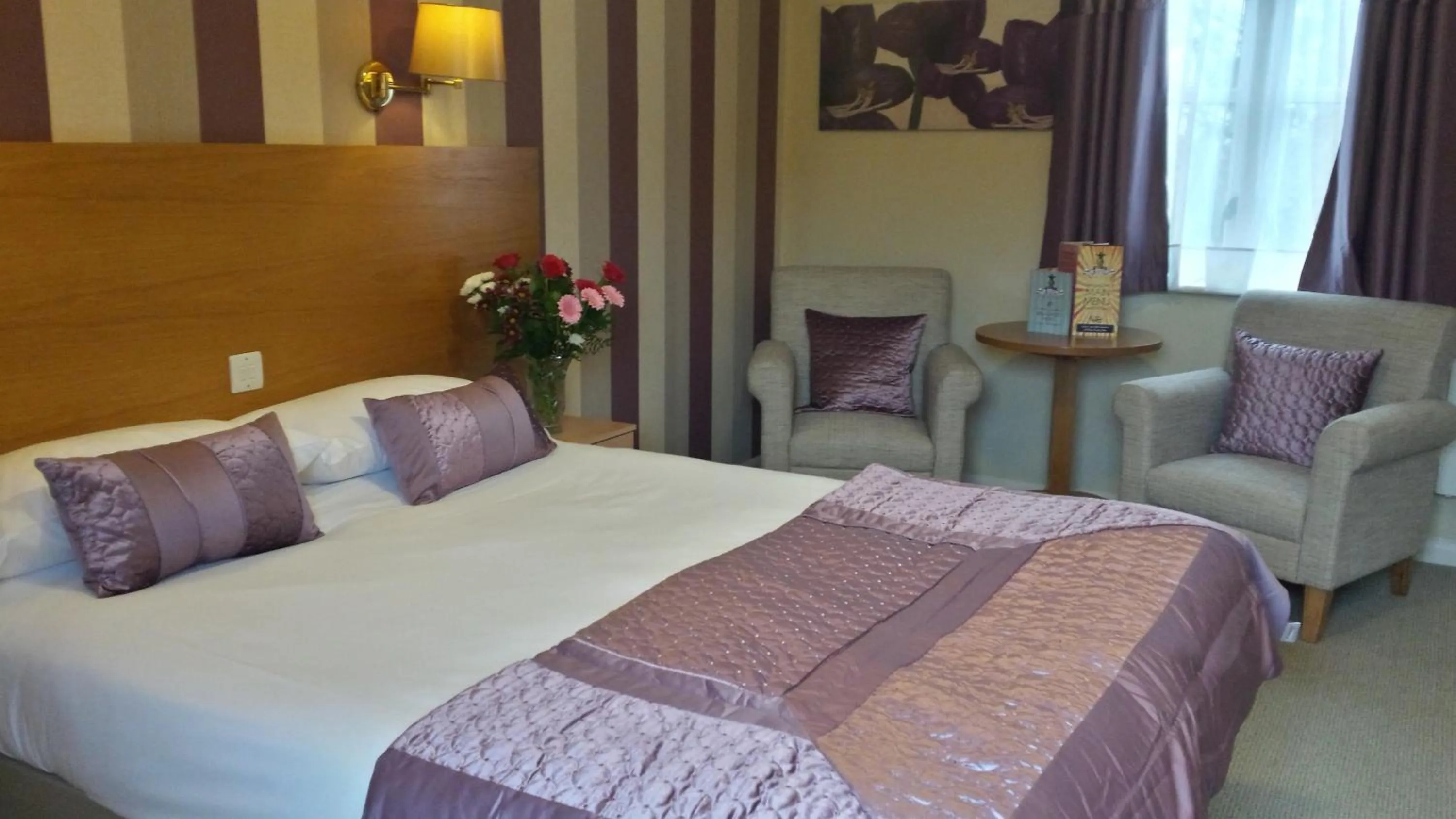 Bedroom, Bed in Sturdy`s Castle - Historic Coaching Inn near Blenheim Palace, Oxfordshire