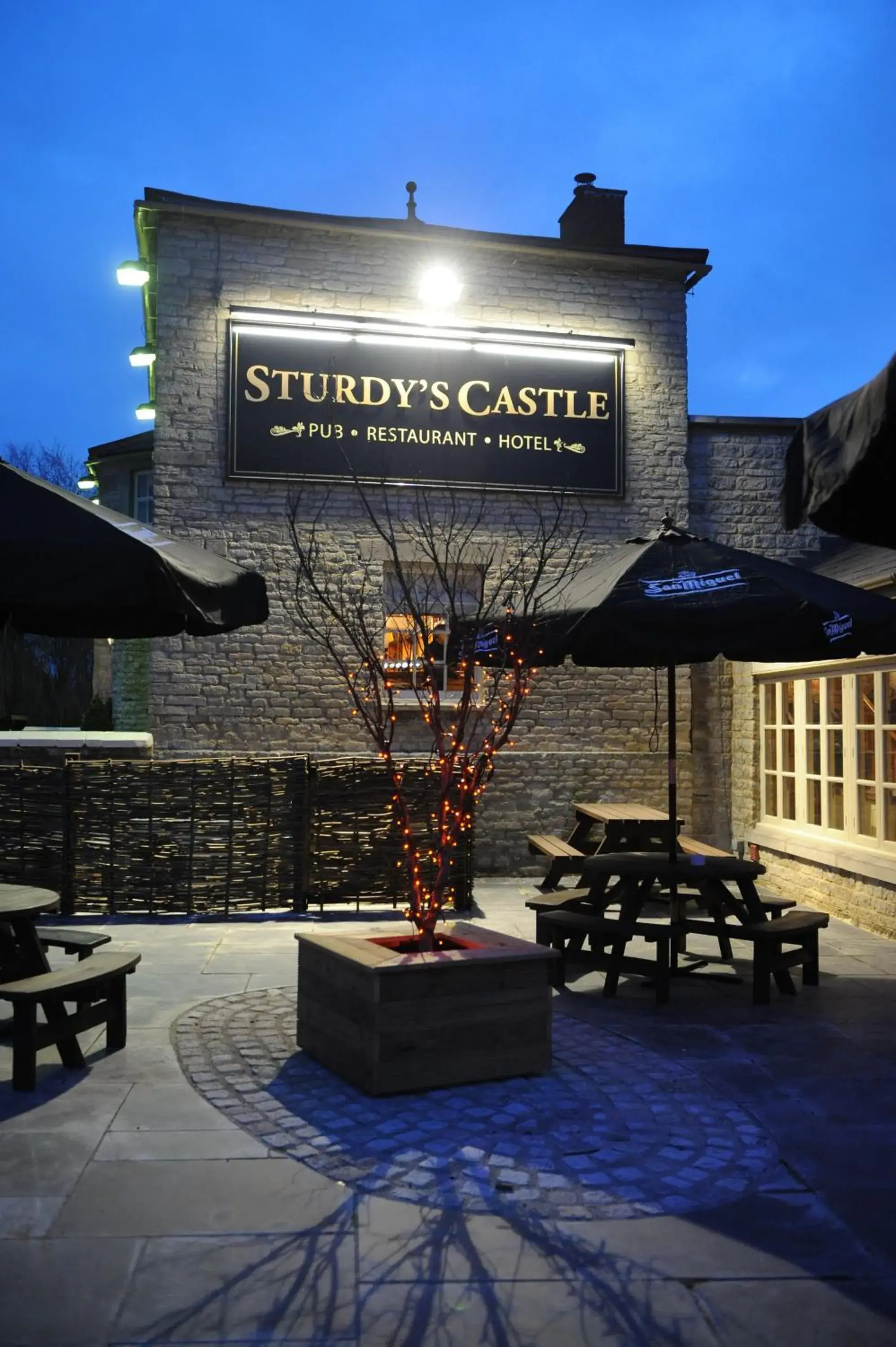 Facade/entrance, Property Building in Sturdys Castle