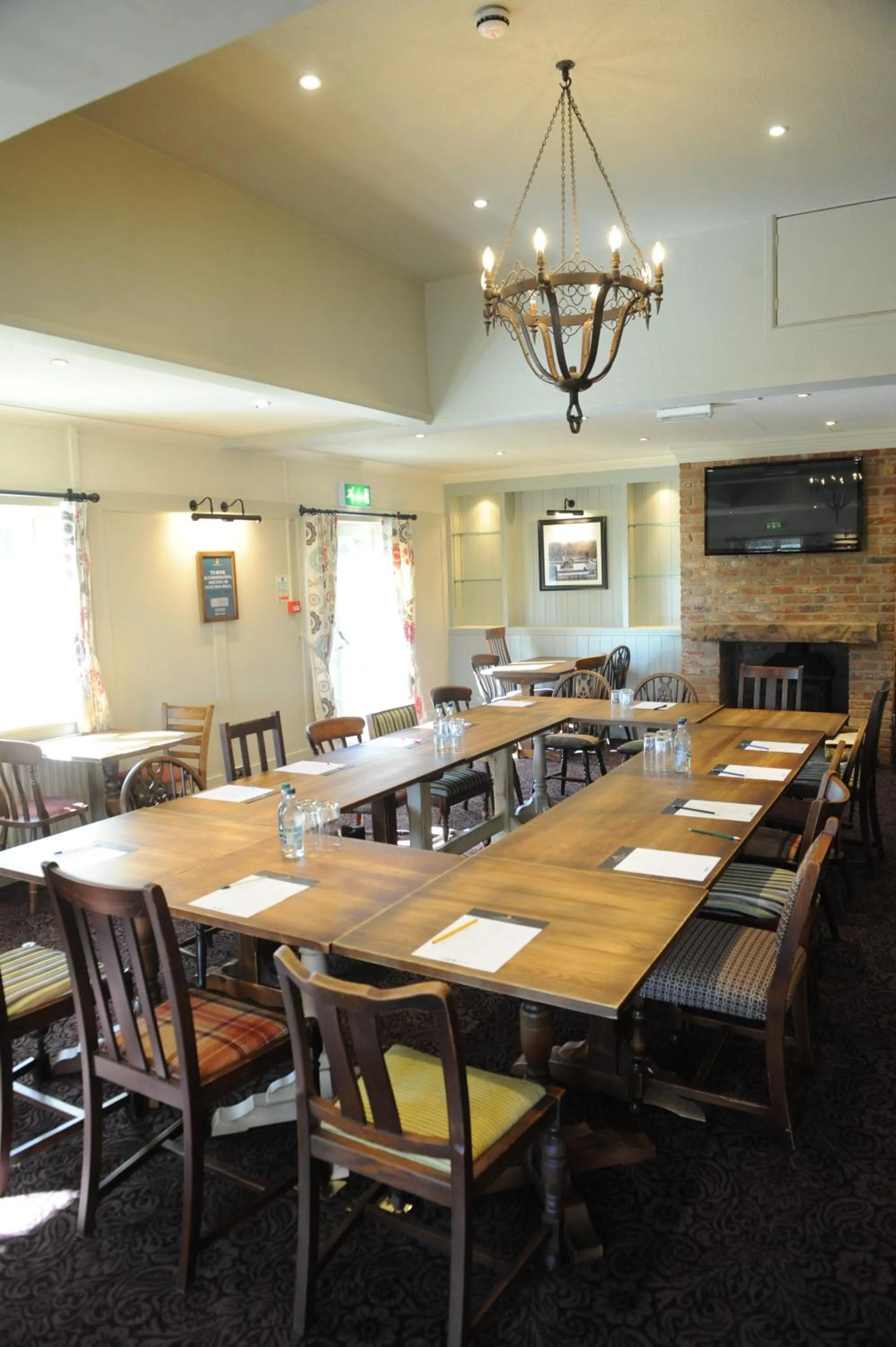 Day in Sturdy`s Castle - Historic Coaching Inn near Blenheim Palace, Oxfordshire