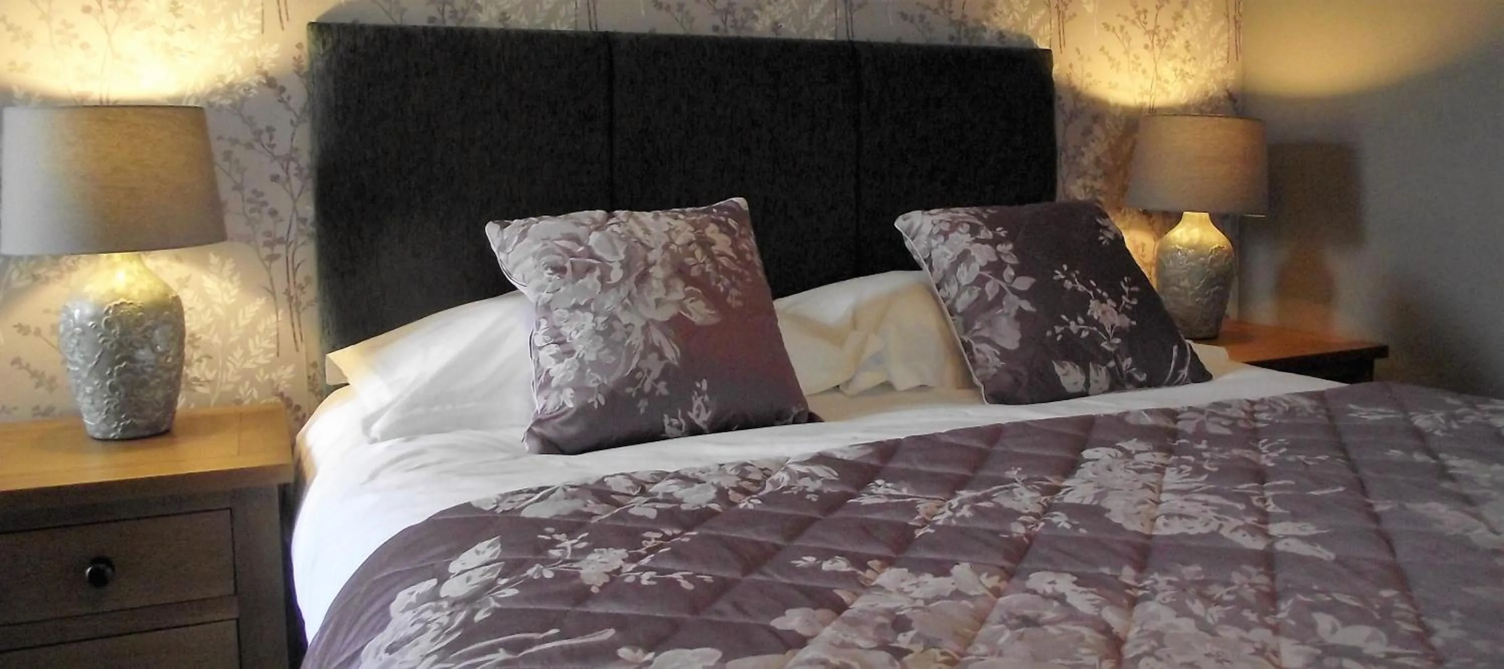 Bed in Sturdy`s Castle - Historic Coaching Inn near Blenheim Palace, Oxfordshire