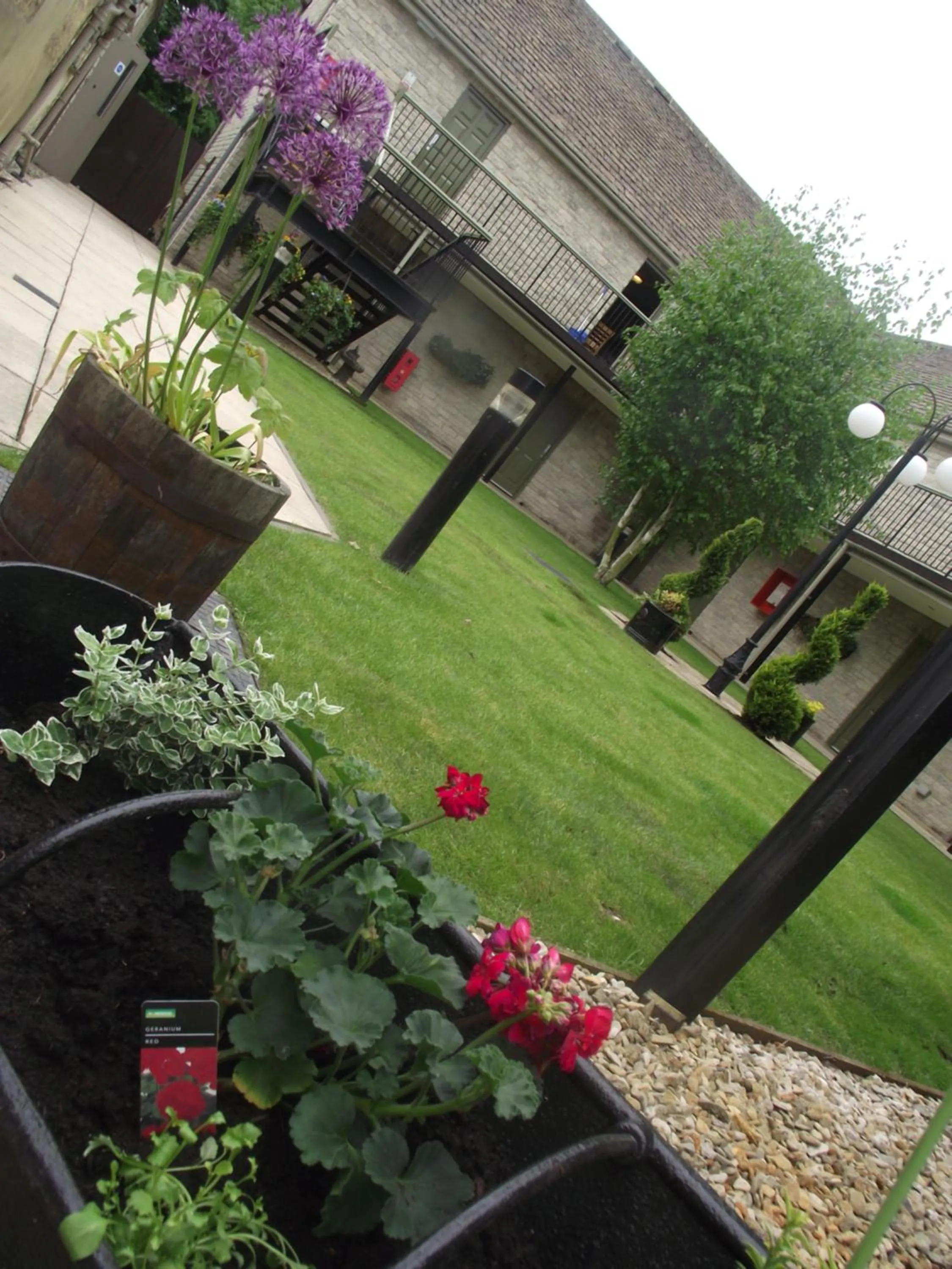Garden in Sturdy`s Castle - Historic Coaching Inn near Blenheim Palace, Oxfordshire