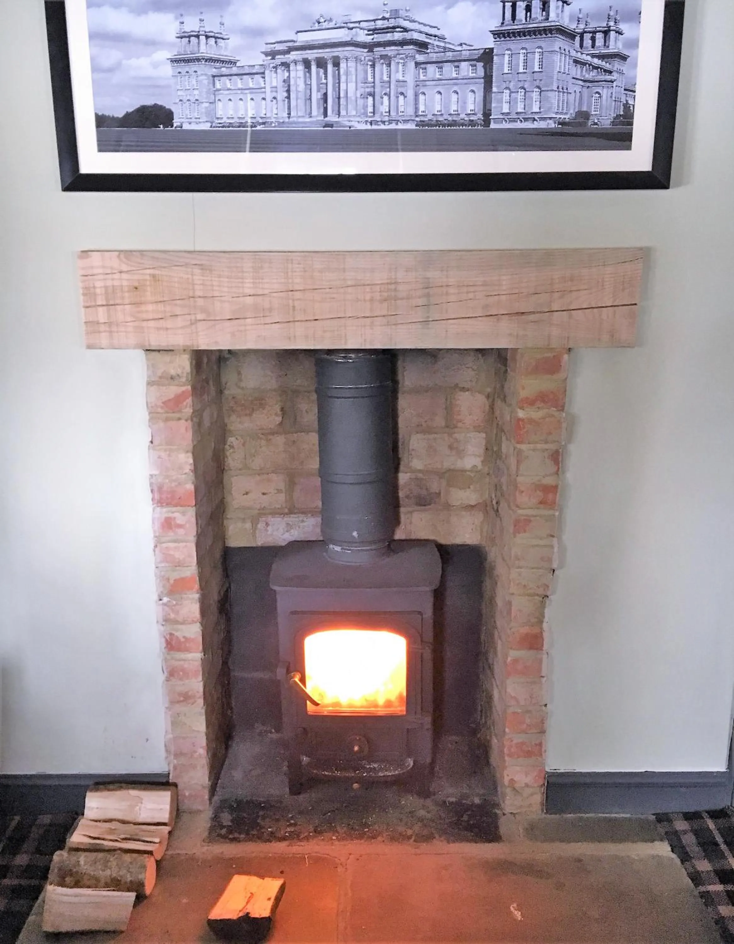 Lounge or bar in Sturdy`s Castle - Historic Coaching Inn near Blenheim Palace, Oxfordshire