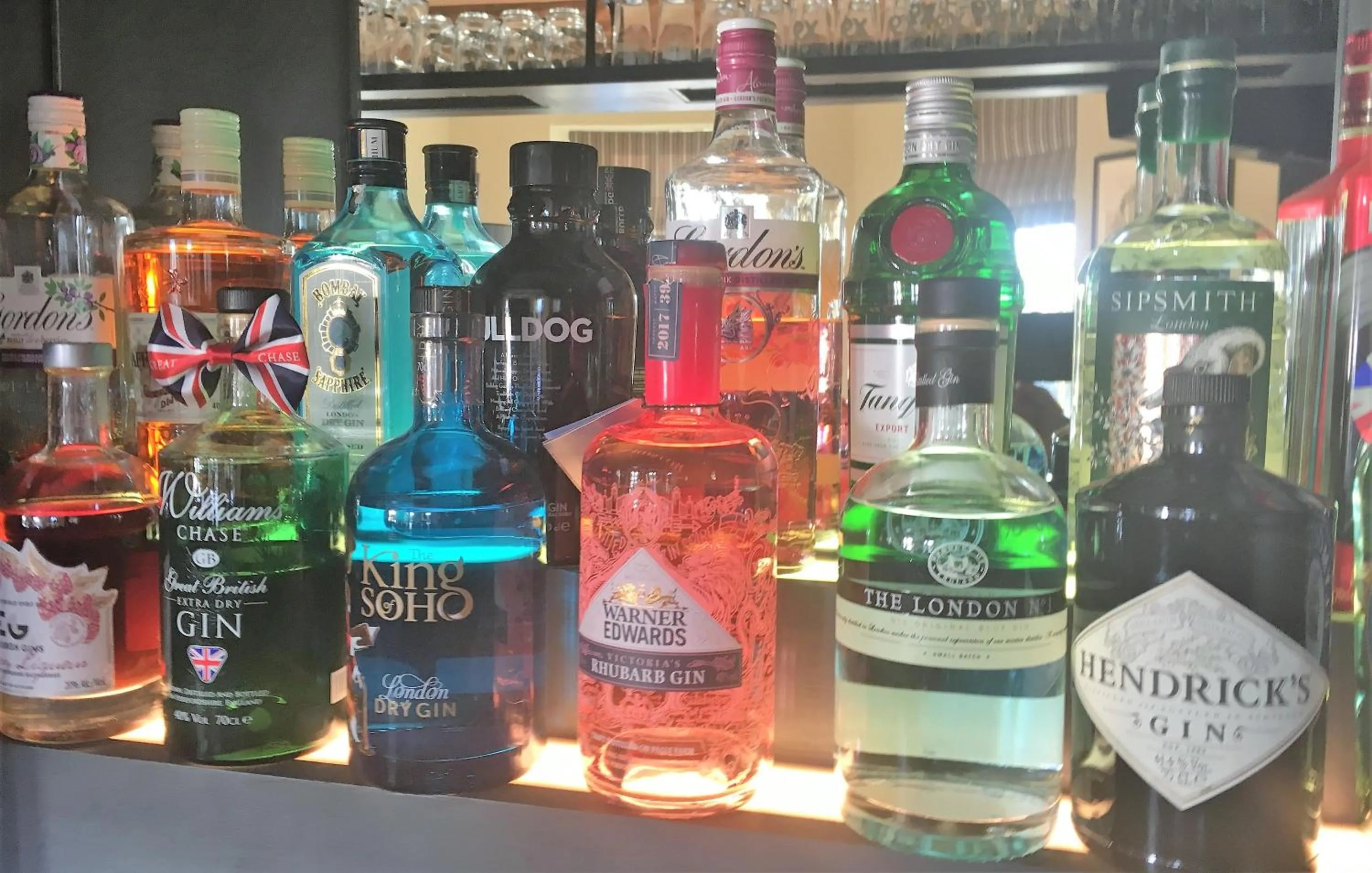 Lounge or bar in Sturdy`s Castle - Historic Coaching Inn near Blenheim Palace, Oxfordshire