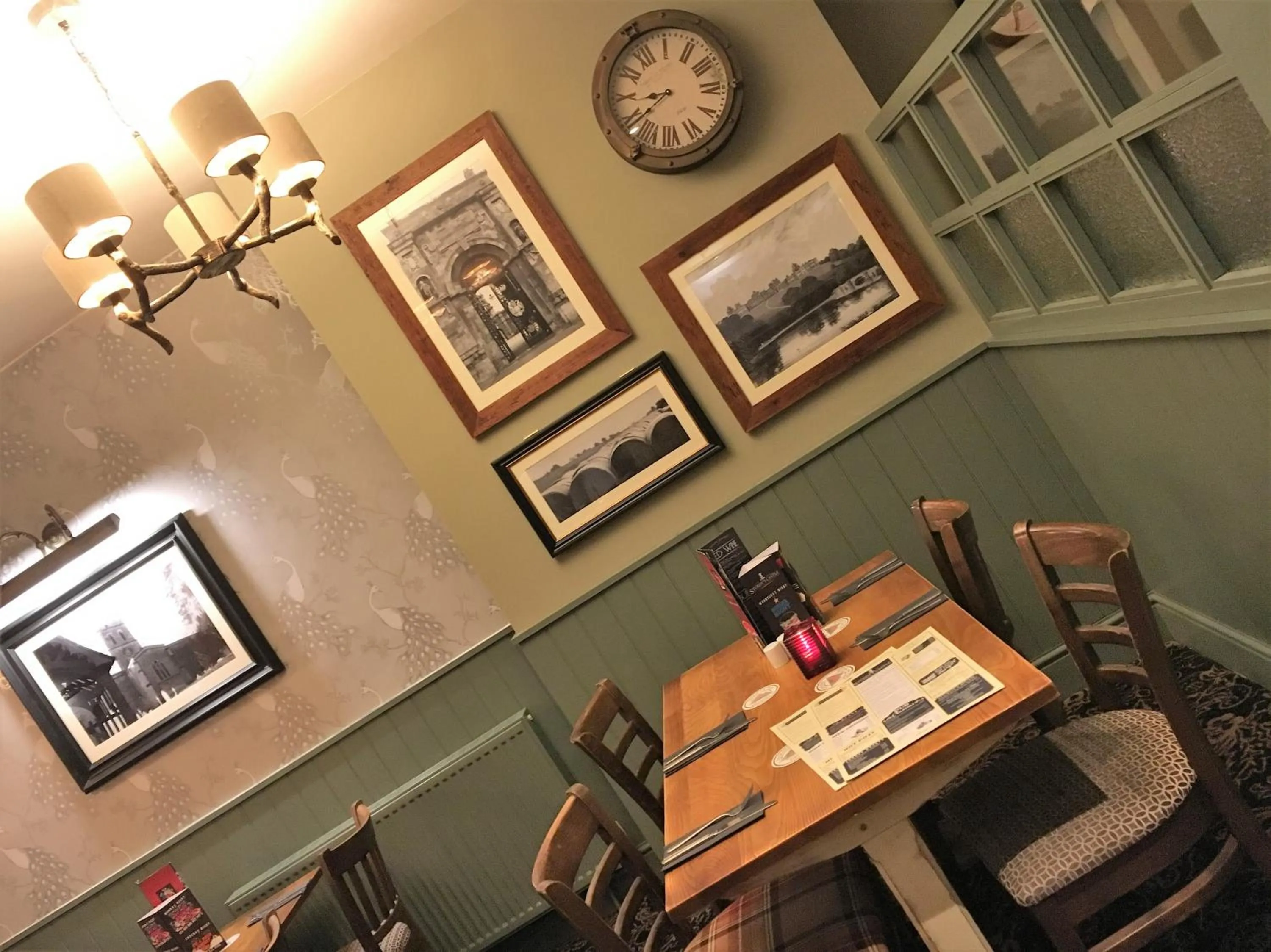 Bird's eye view in Sturdy`s Castle - Historic Coaching Inn near Blenheim Palace, Oxfordshire