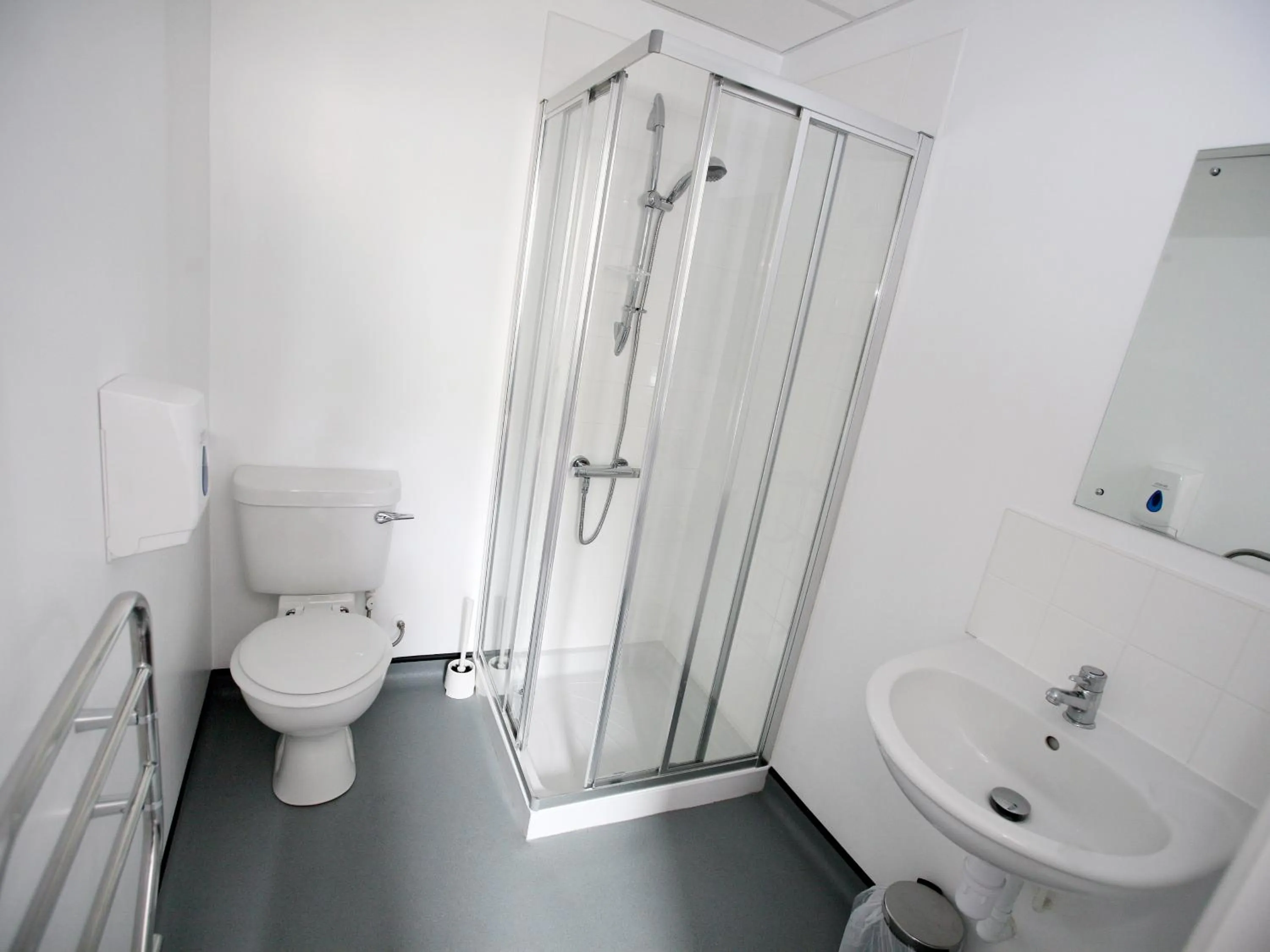 Shower in YHA Alnwick - Partner