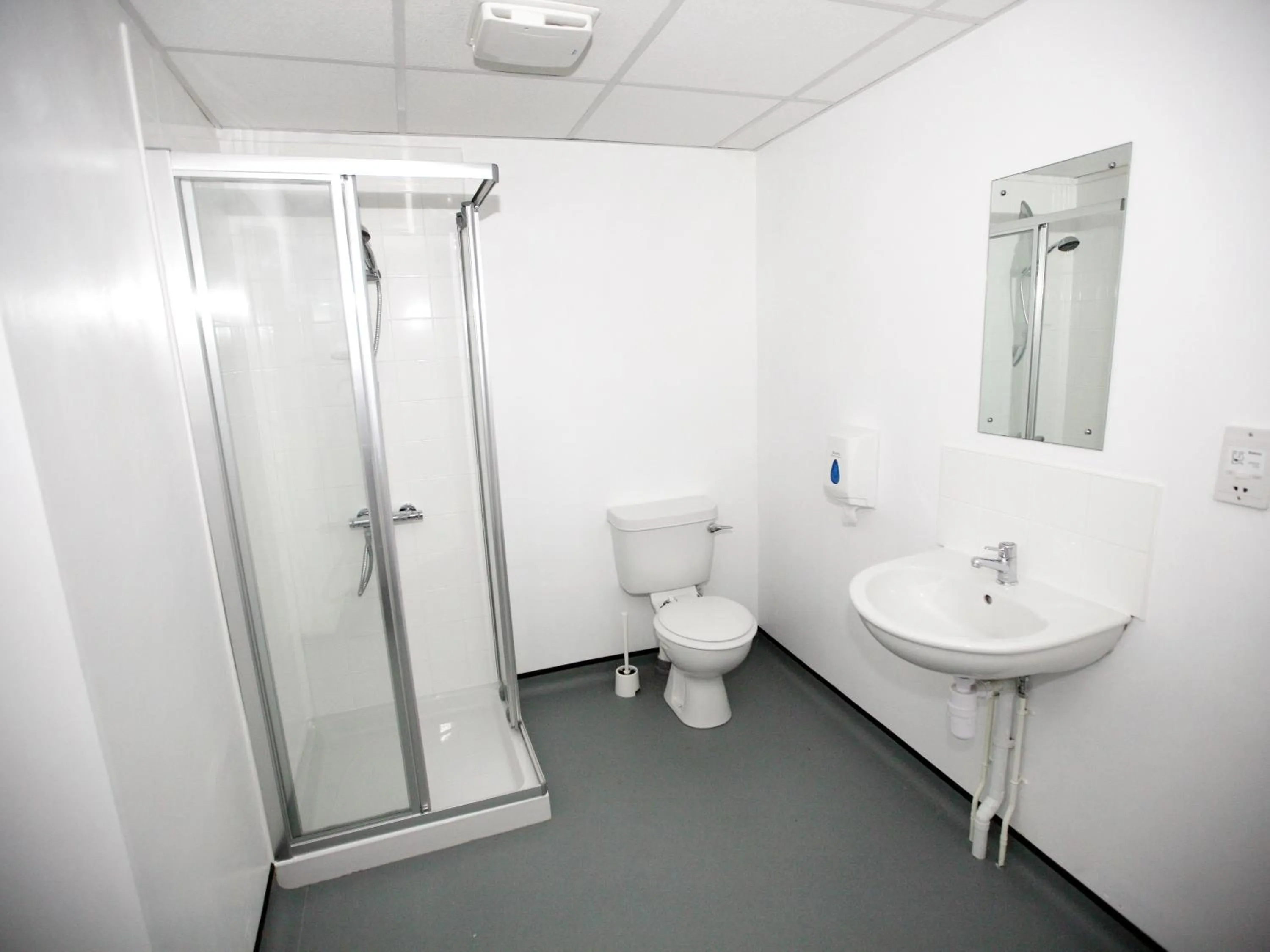 Shower in YHA Alnwick - Partner