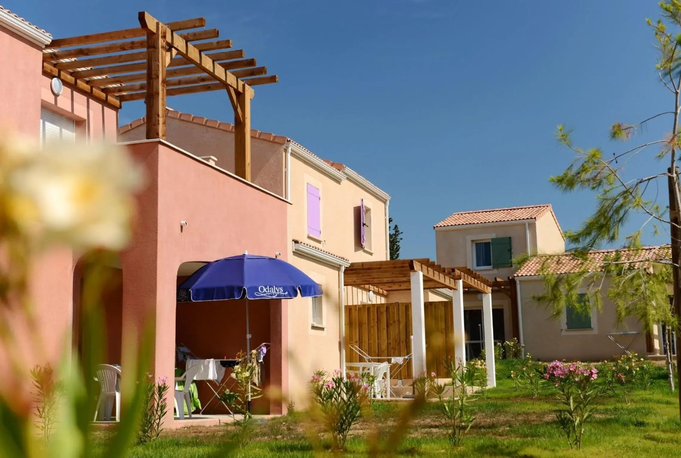 Property building in Résidence Odalys Le Mas des Alpilles Property building in Résidence Odalys Le Mas des Alpilles