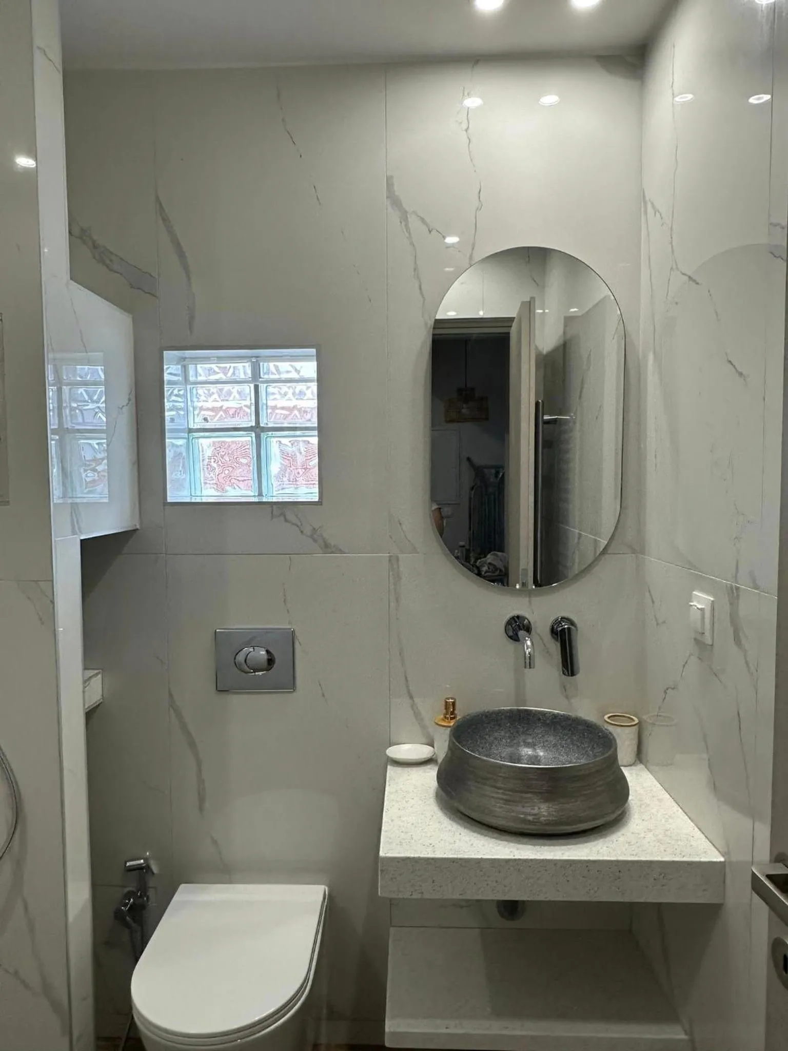 Avres Apartments