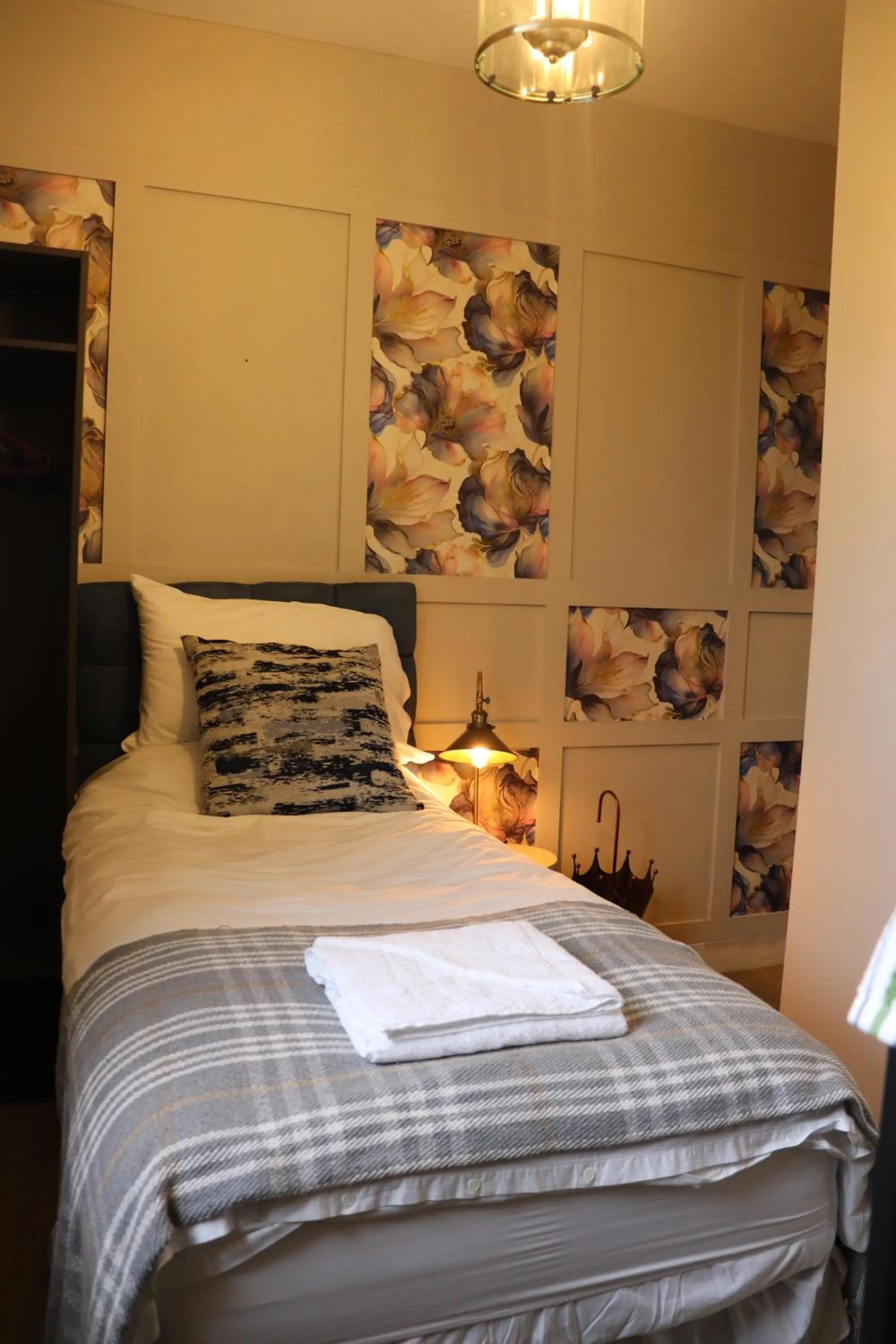 Photo of the whole room, Bed in Rooms on The Prom