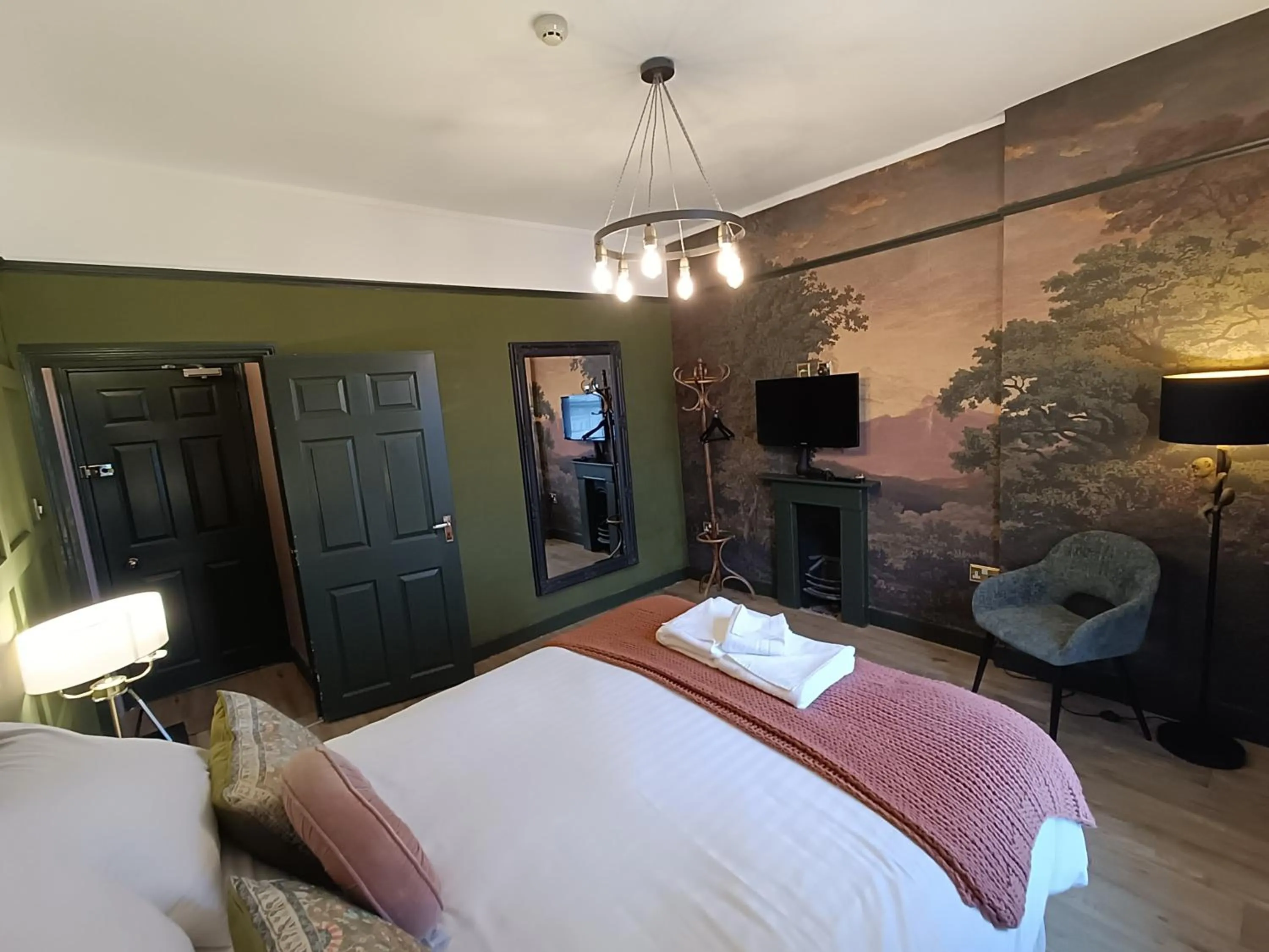 Photo of the whole room, Bed in Rooms on The Prom