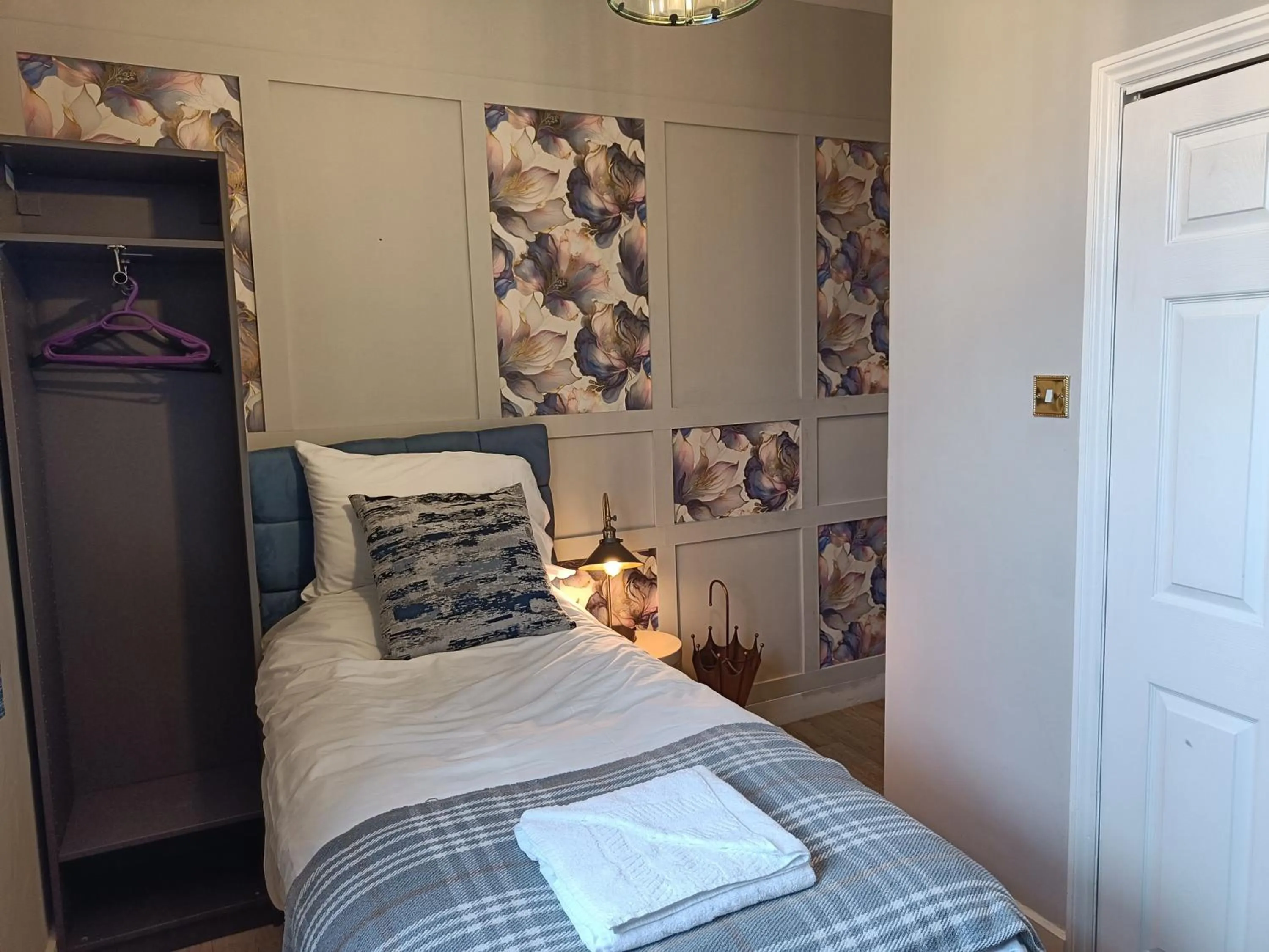 Photo of the whole room, Bed in Rooms on The Prom