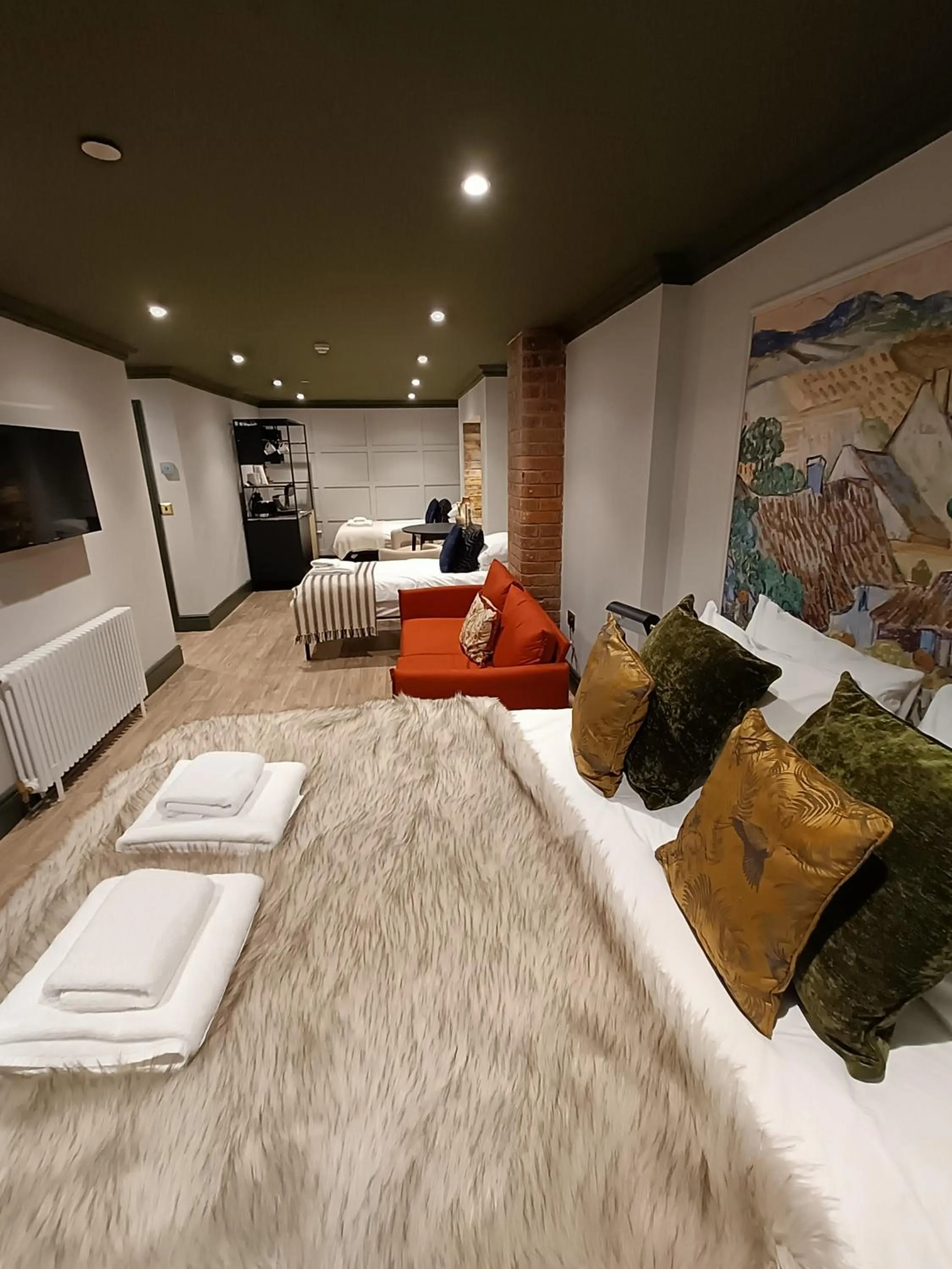 TV and multimedia in Rooms on The Prom