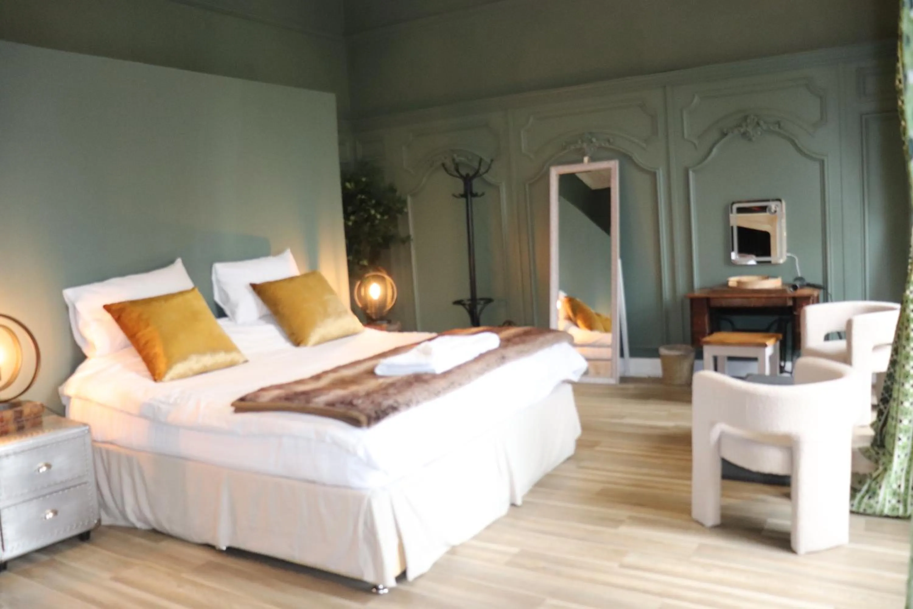 Photo of the whole room, Bed in Rooms on The Prom