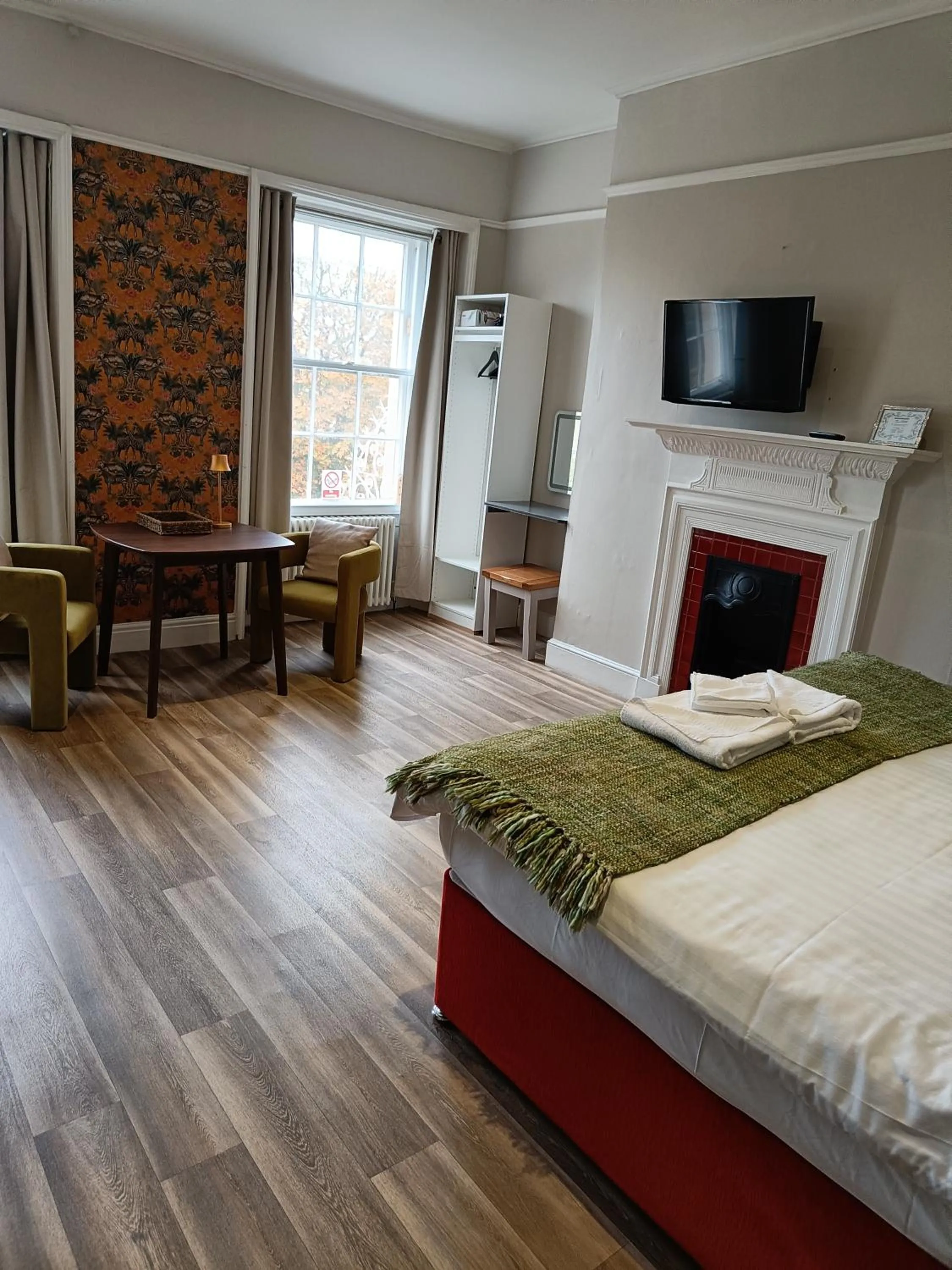 TV and multimedia, Bed in Rooms on The Prom