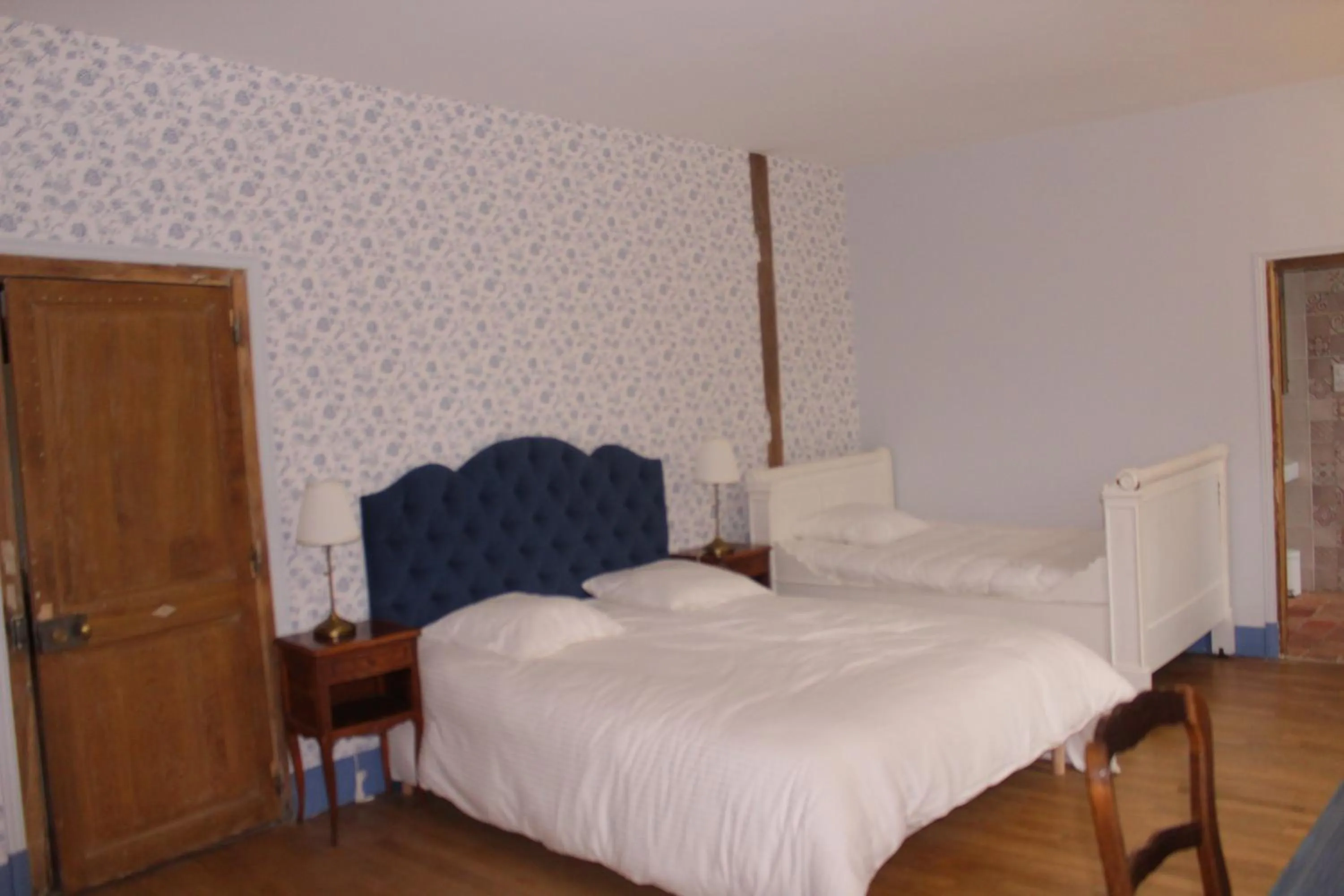 Bedroom, Bed in L'Aventure