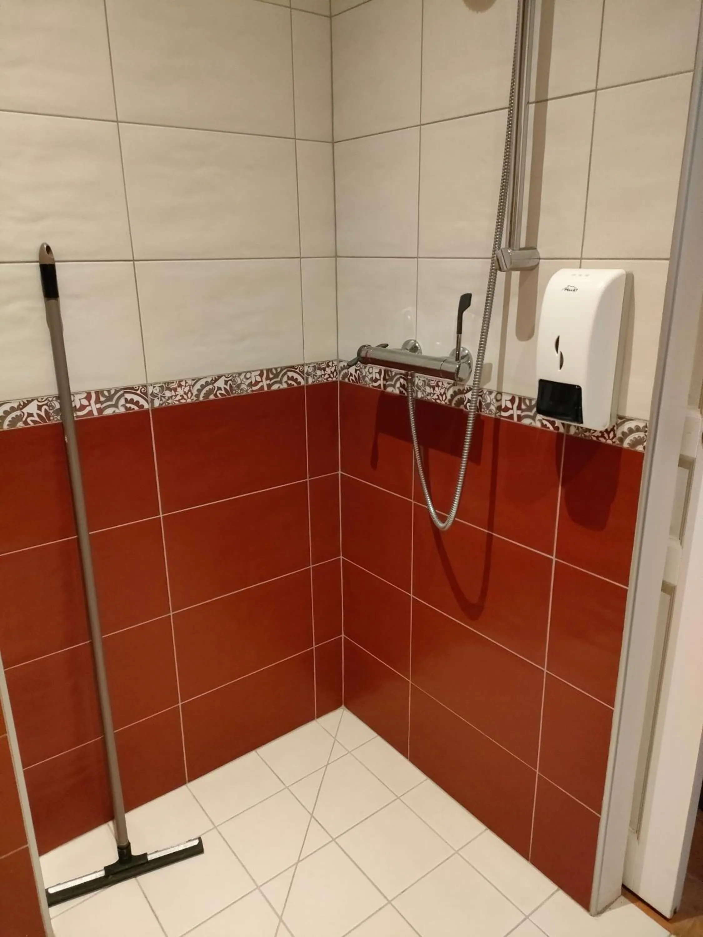 Shower in L'Aventure