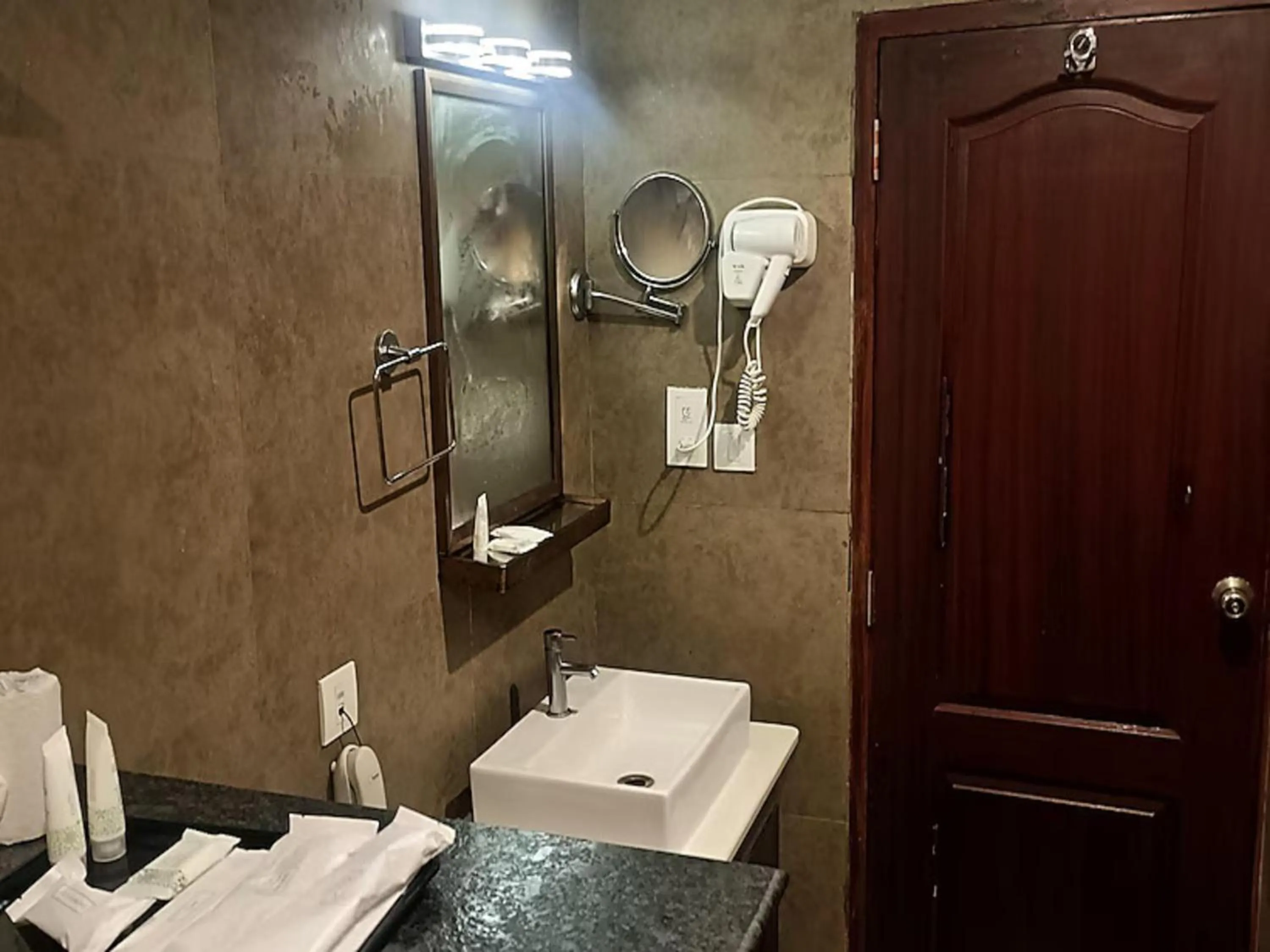 Toilet in Annai Resorts & Spa