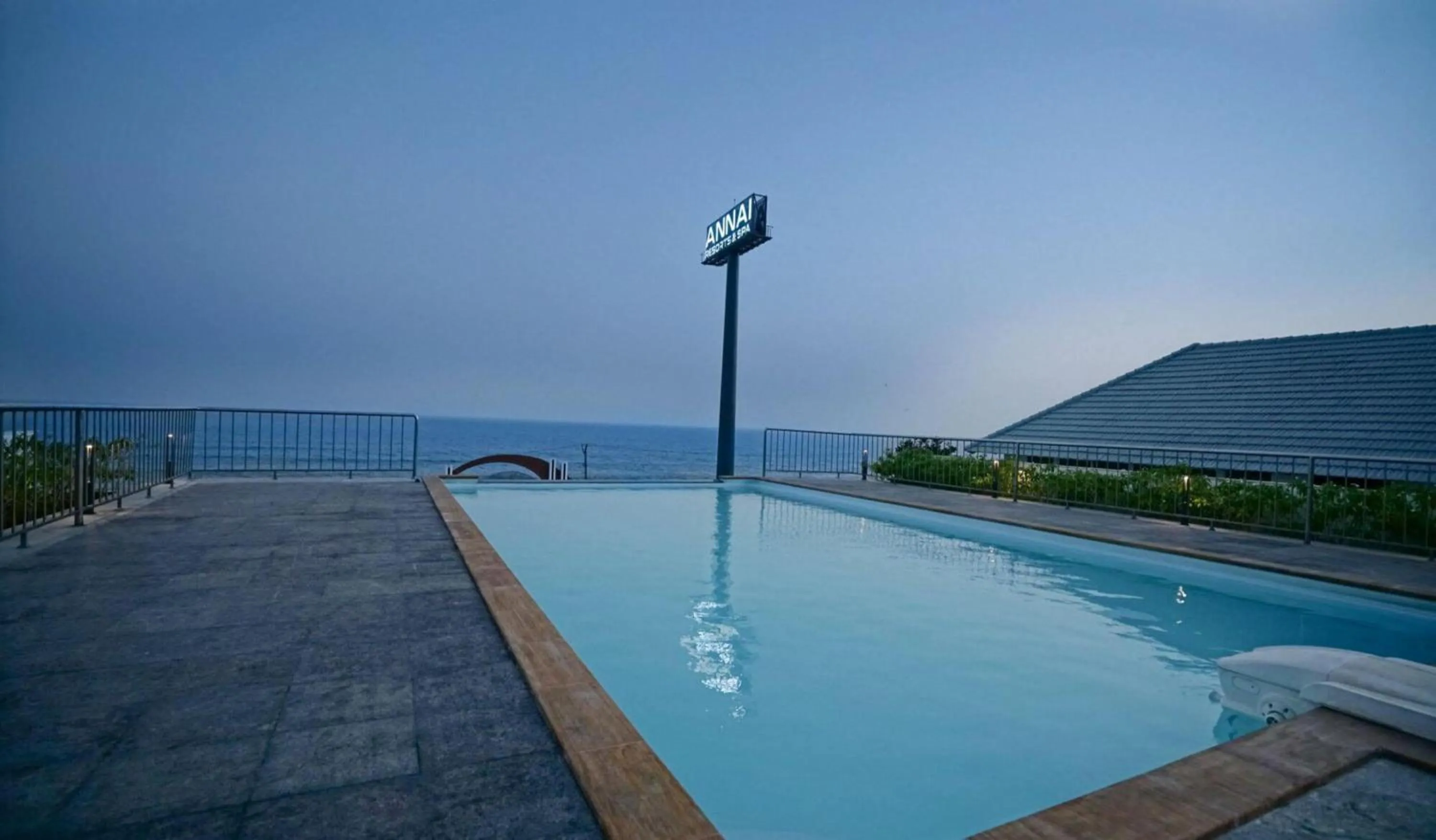 Swimming pool in Annai Resorts & Spa