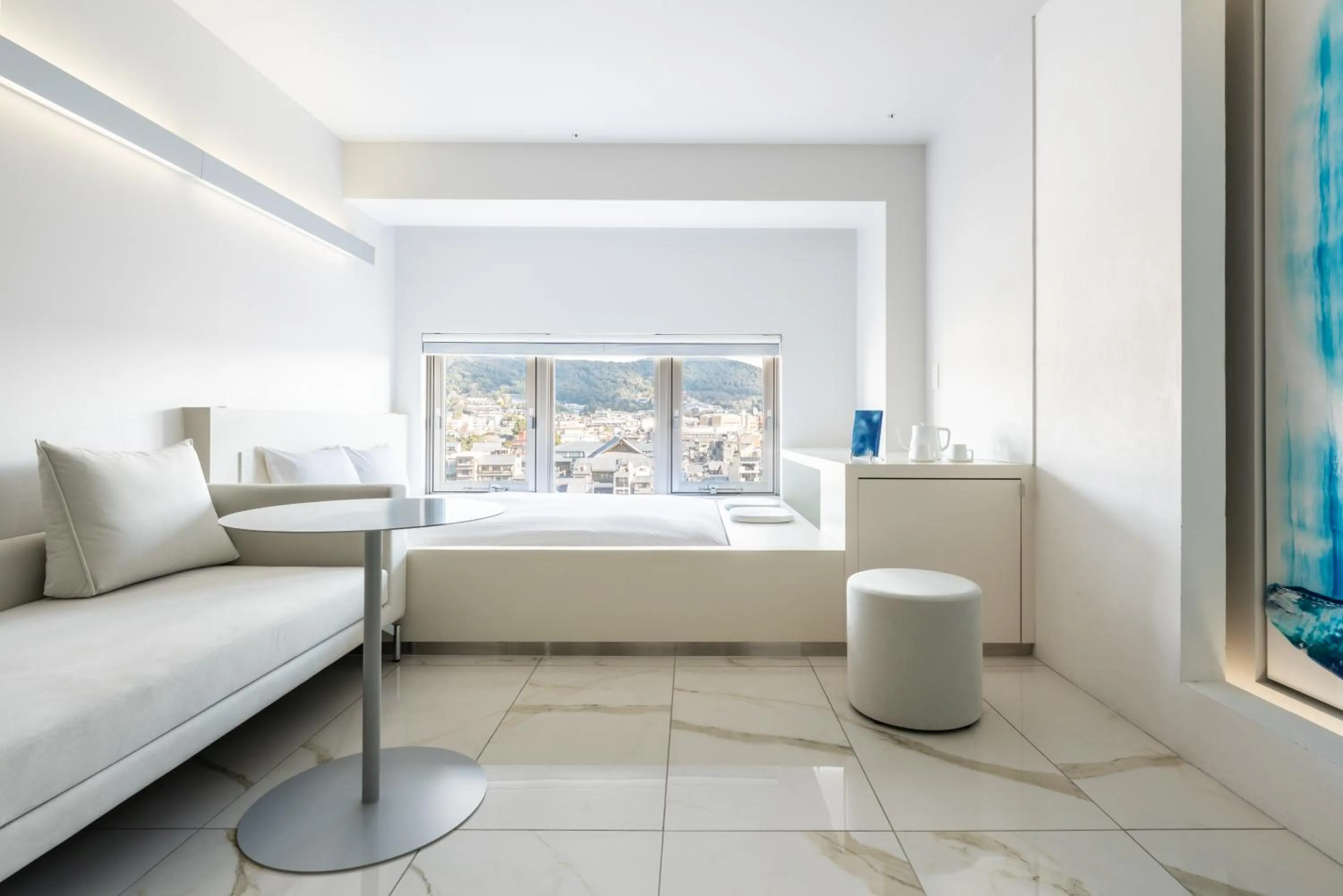 Photo of the whole room, Bed in BnA Alter Museum