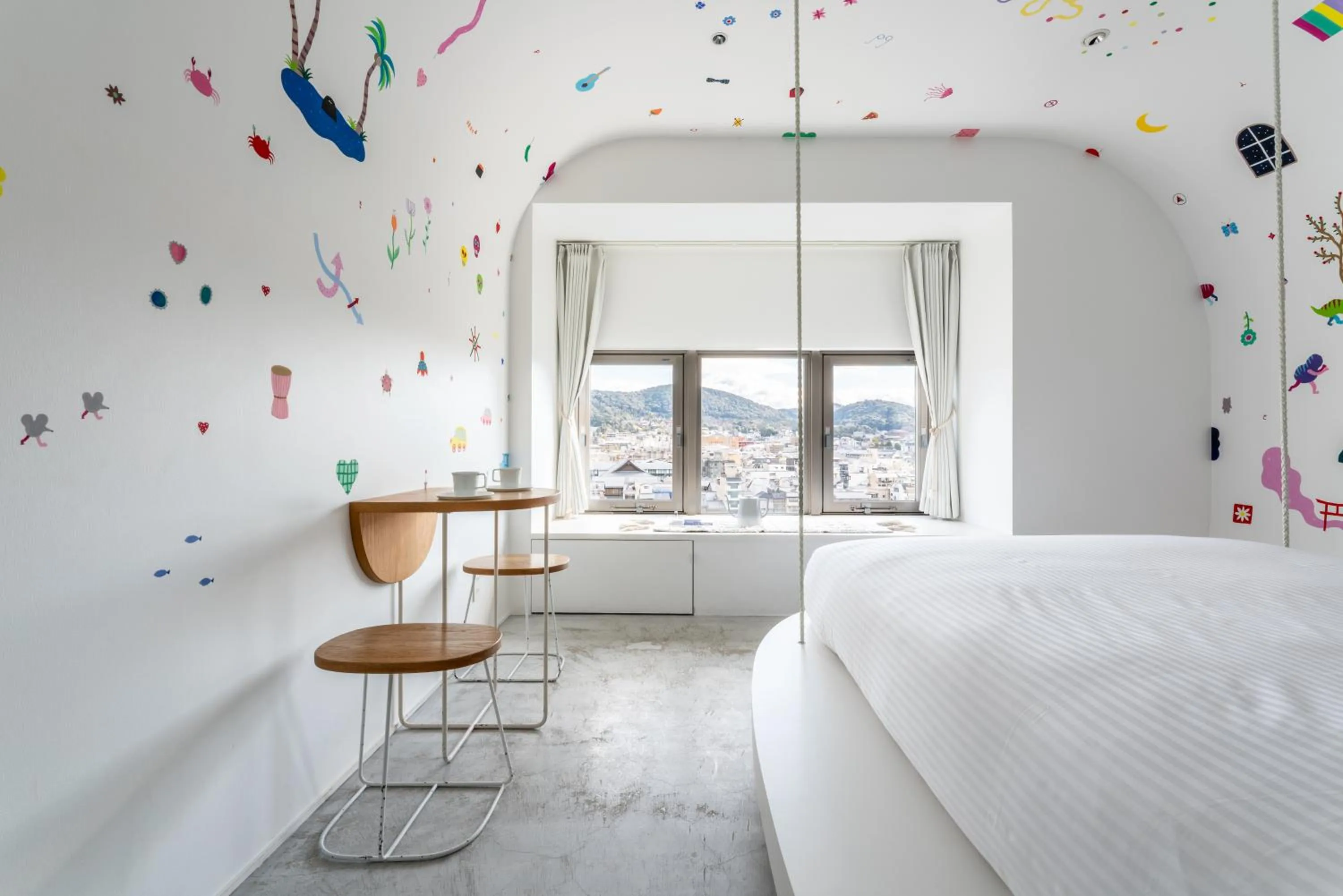 Photo of the whole room, Bed in BnA Alter Museum