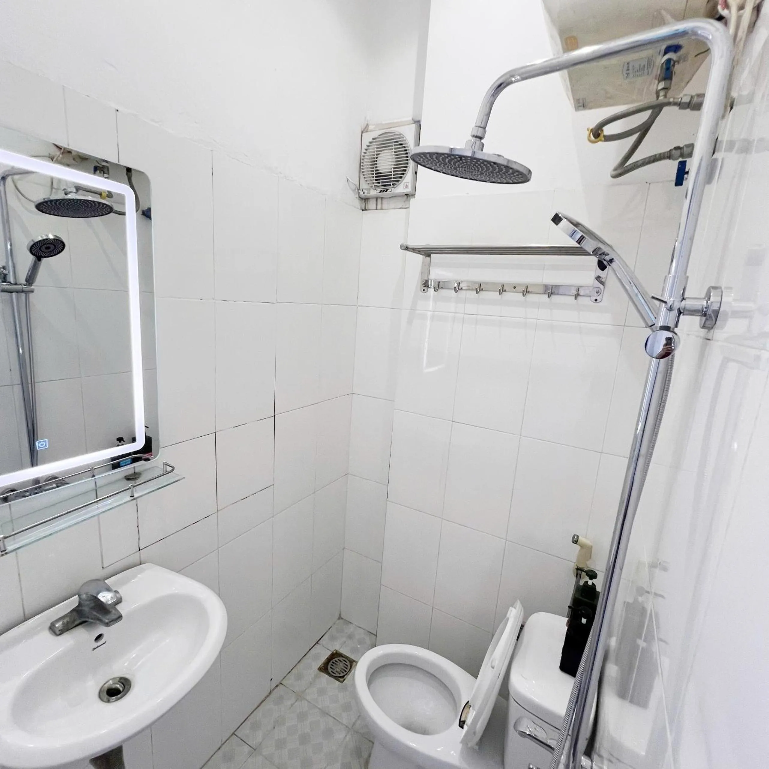 Shower in Hanowood Homestay