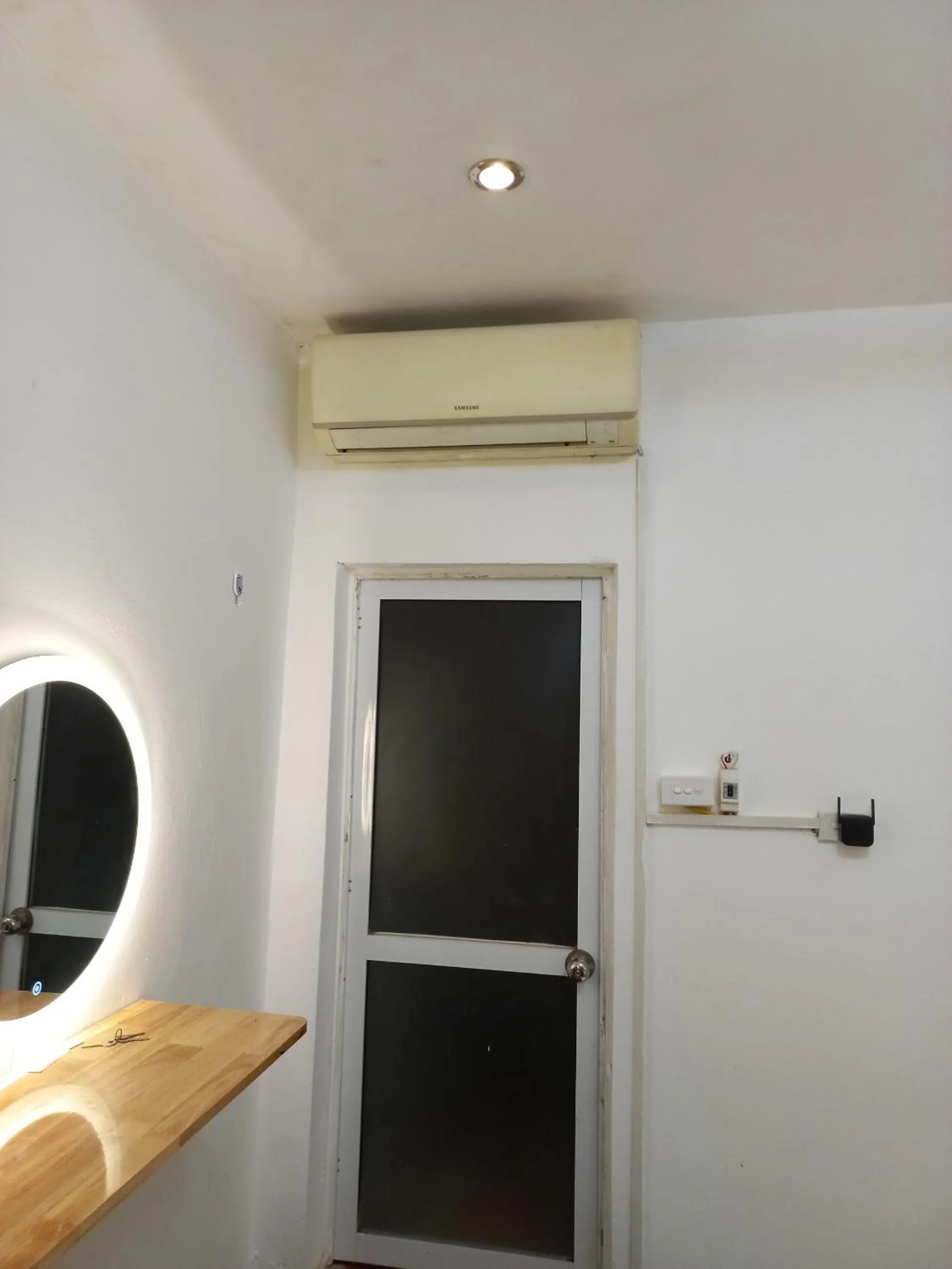 air conditioner in Hanowood Homestay