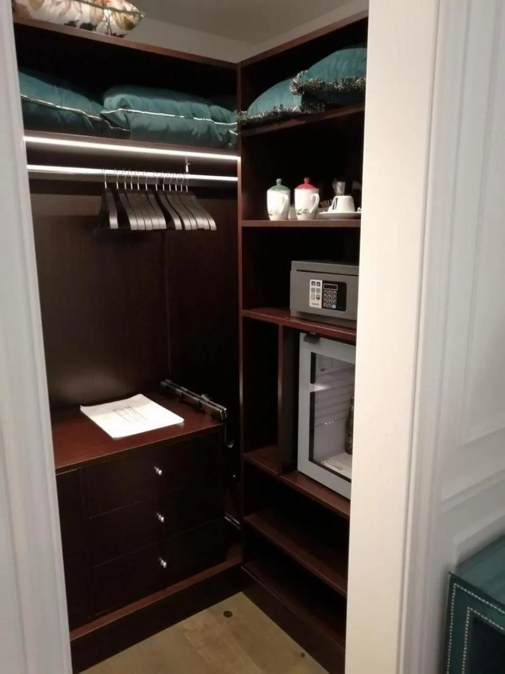 wardrobe in Casa tua Spa Resort
