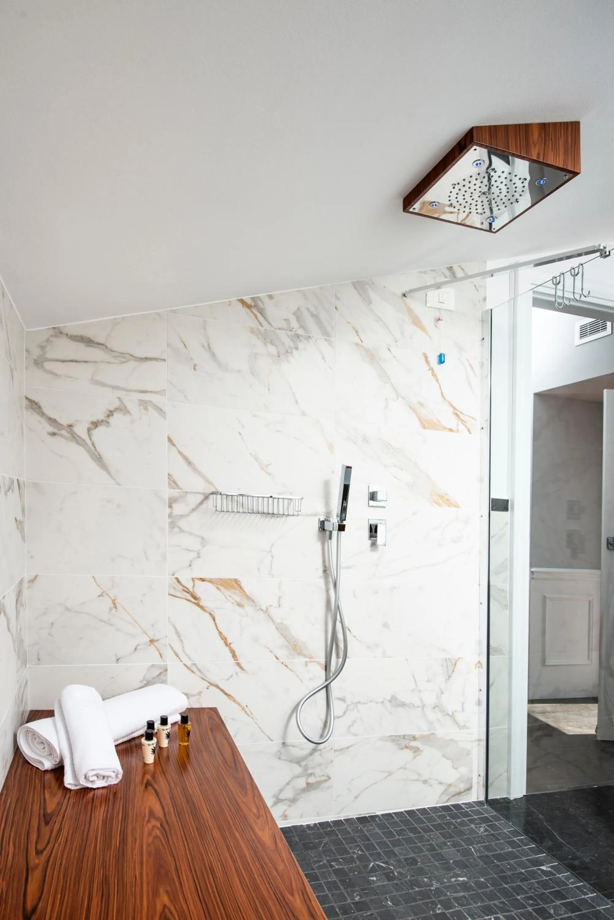 Shower in Casa tua Spa Resort