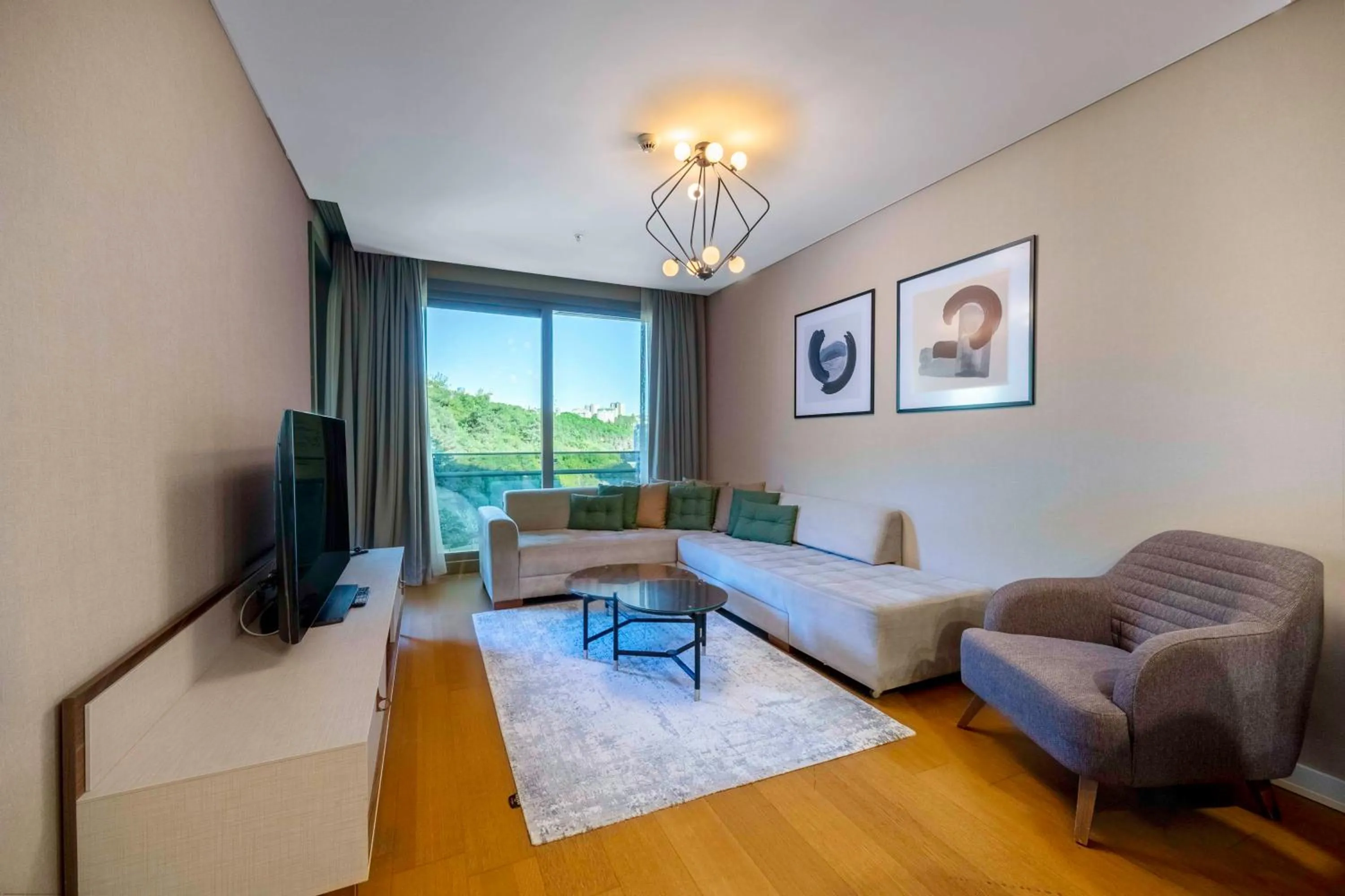 Photo of the whole room in Radisson Residences Vadistanbul