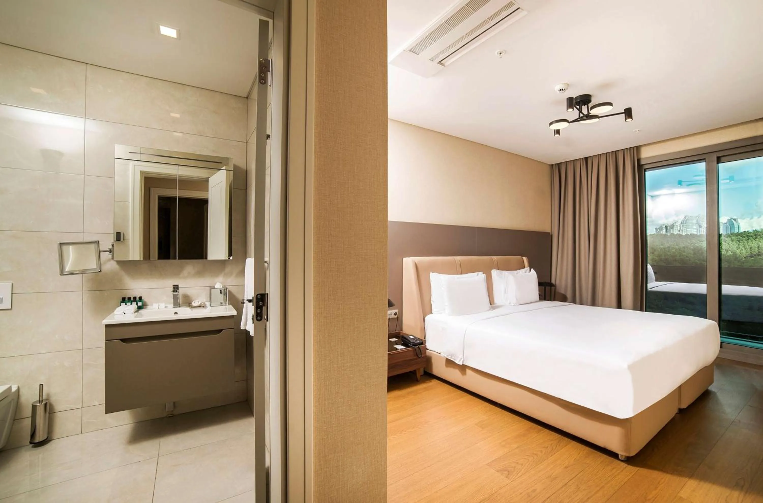 Bathroom, Bed in Radisson Residences Vadistanbul