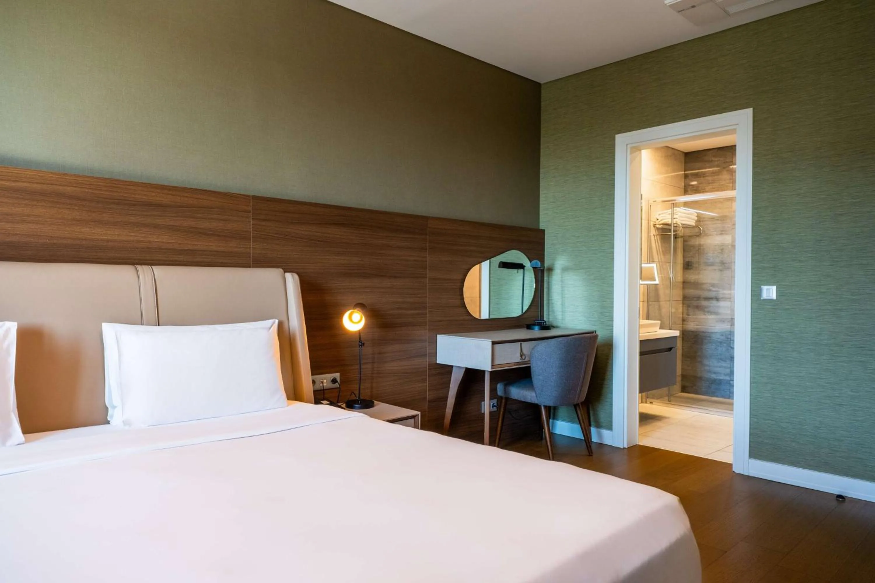 Photo of the whole room, Bed in Radisson Residences Vadistanbul