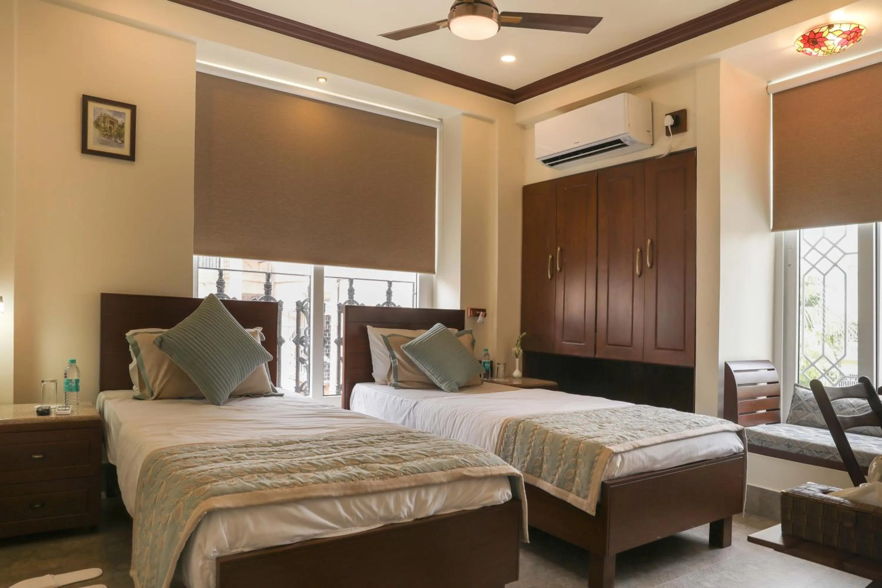 Photo of the whole room, Bed in The Mandeville