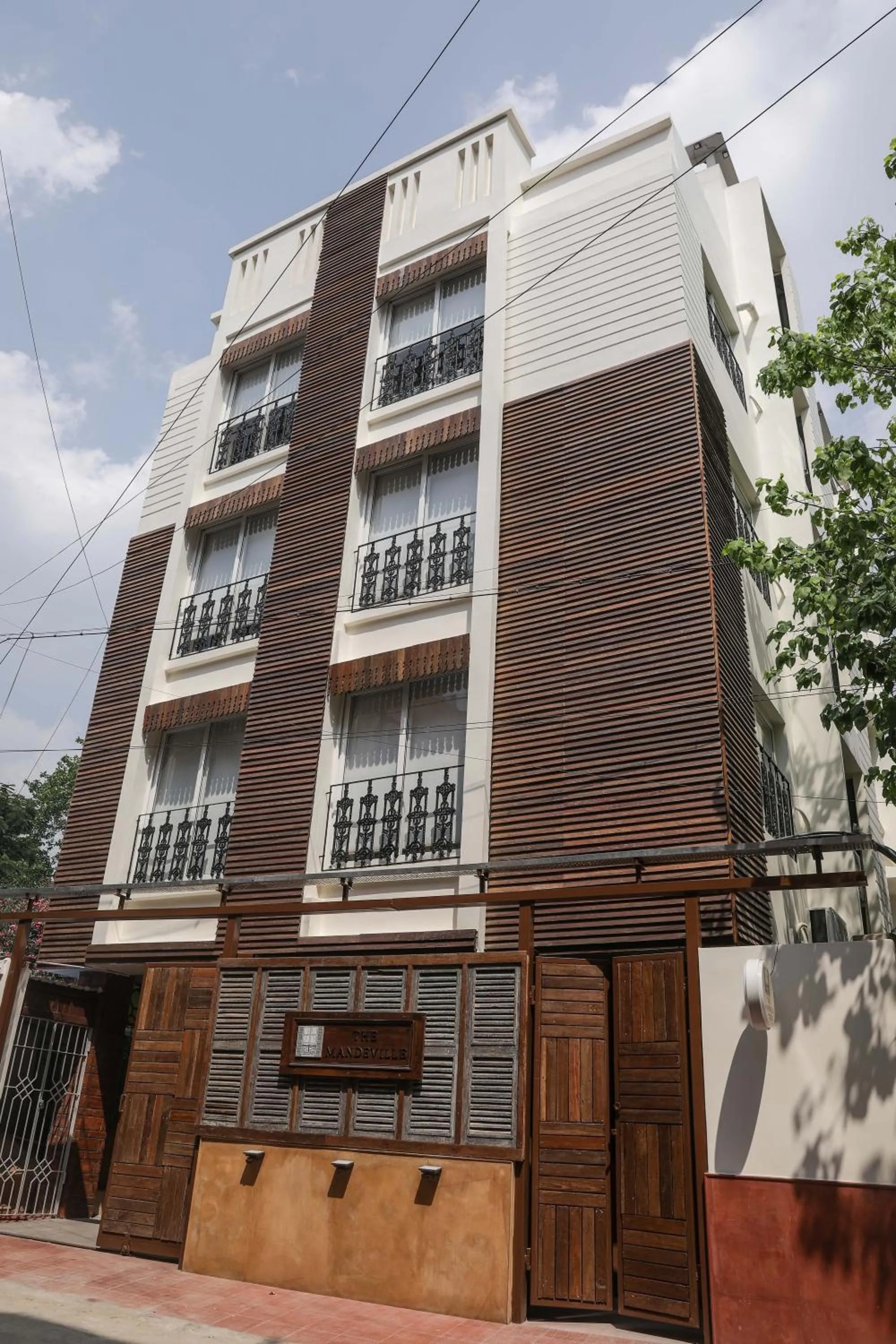 Facade/entrance in The Mandeville