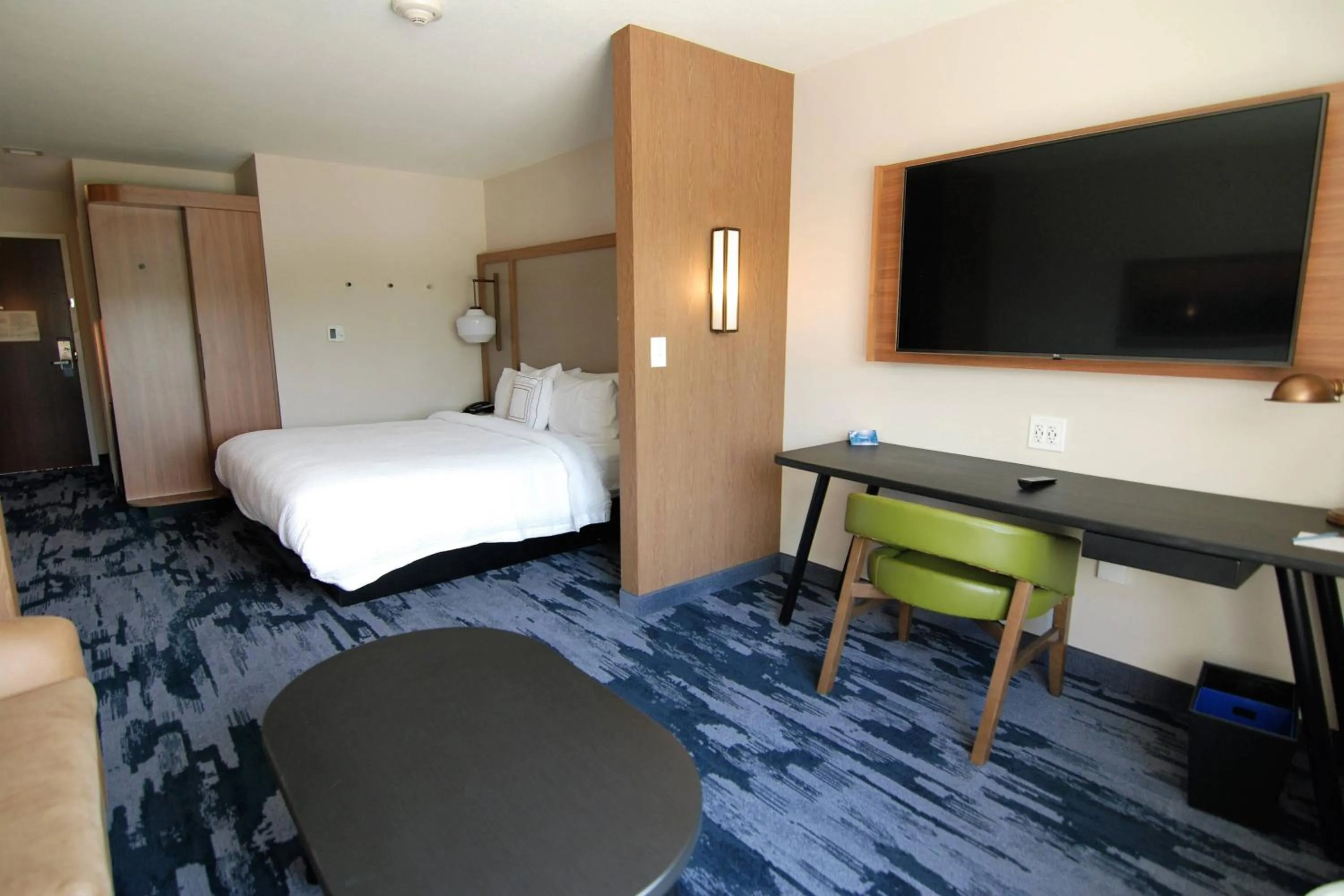 Photo of the whole room, Bed in Fairfield Inn & Suites Winona