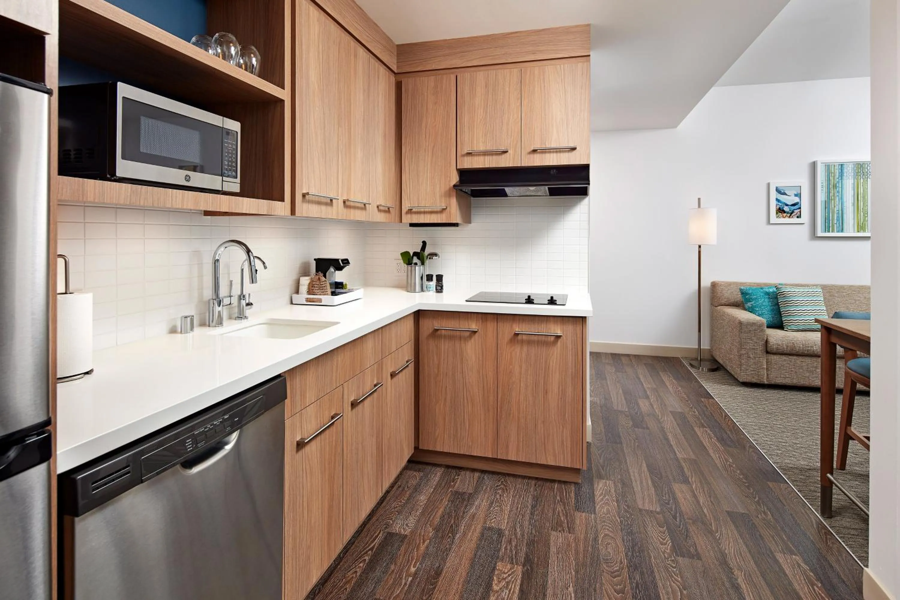 Kitchen or kitchenette in Element Santa Clara