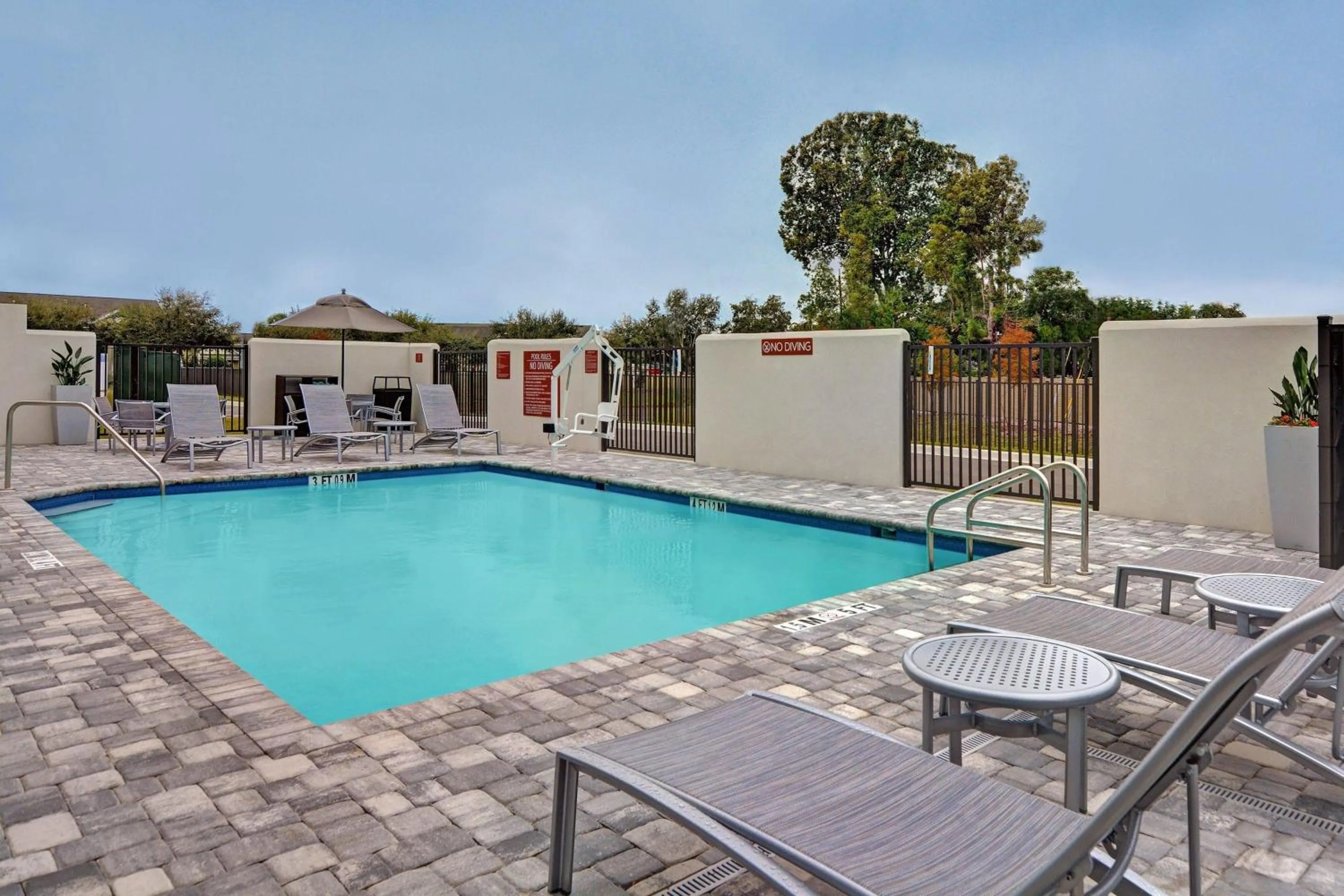 Swimming pool in TownePlace Suites by Marriott Sarasota/Bradenton West