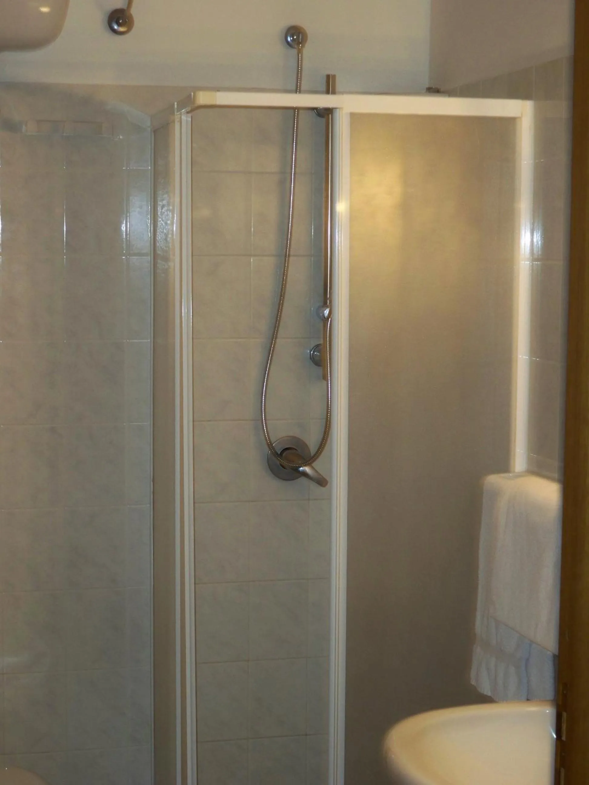 Shower in Zefiro Residence