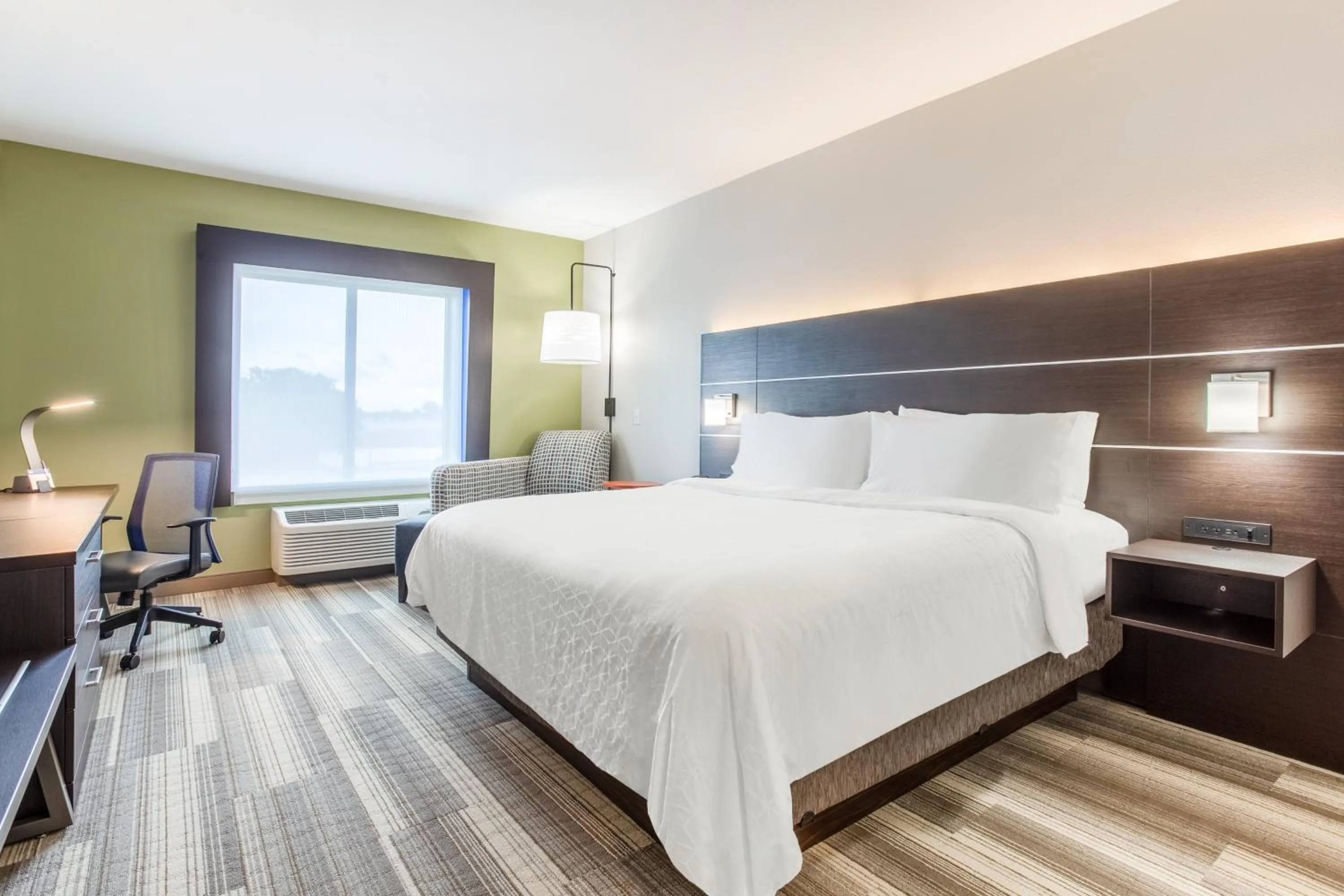Photo of the whole room, Bed in Holiday Inn Express & Suites - Ottawa, an IHG Hotel