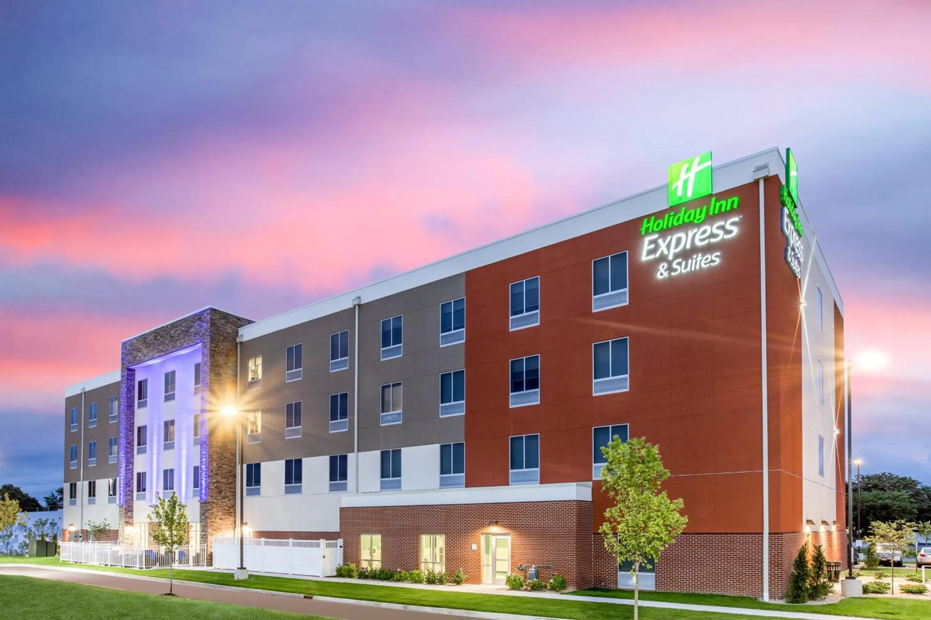 Property building in Holiday Inn Express & Suites - Ottawa, an IHG Hotel