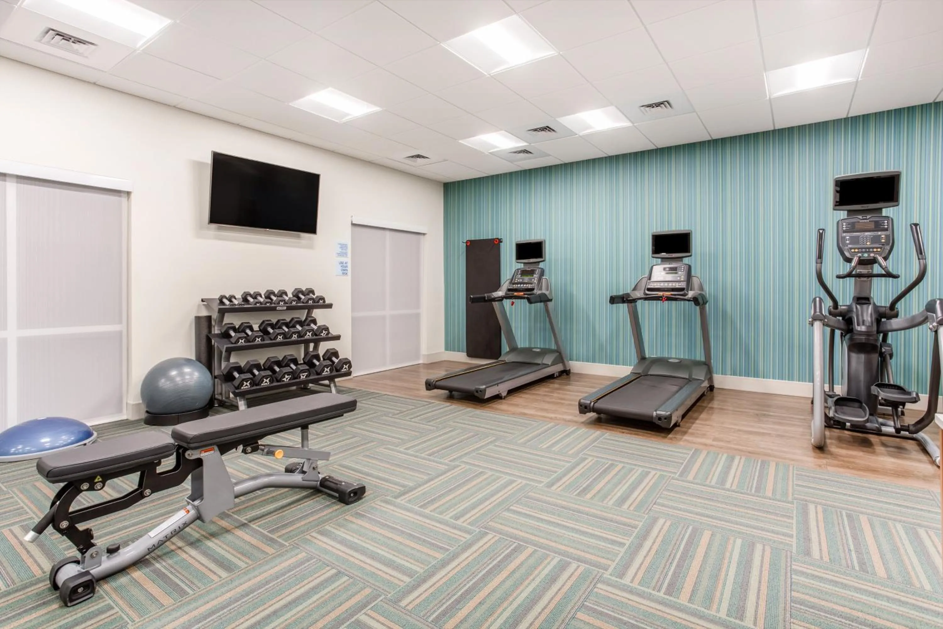 Fitness centre/facilities in Holiday Inn Express & Suites - Ottawa, an IHG Hotel