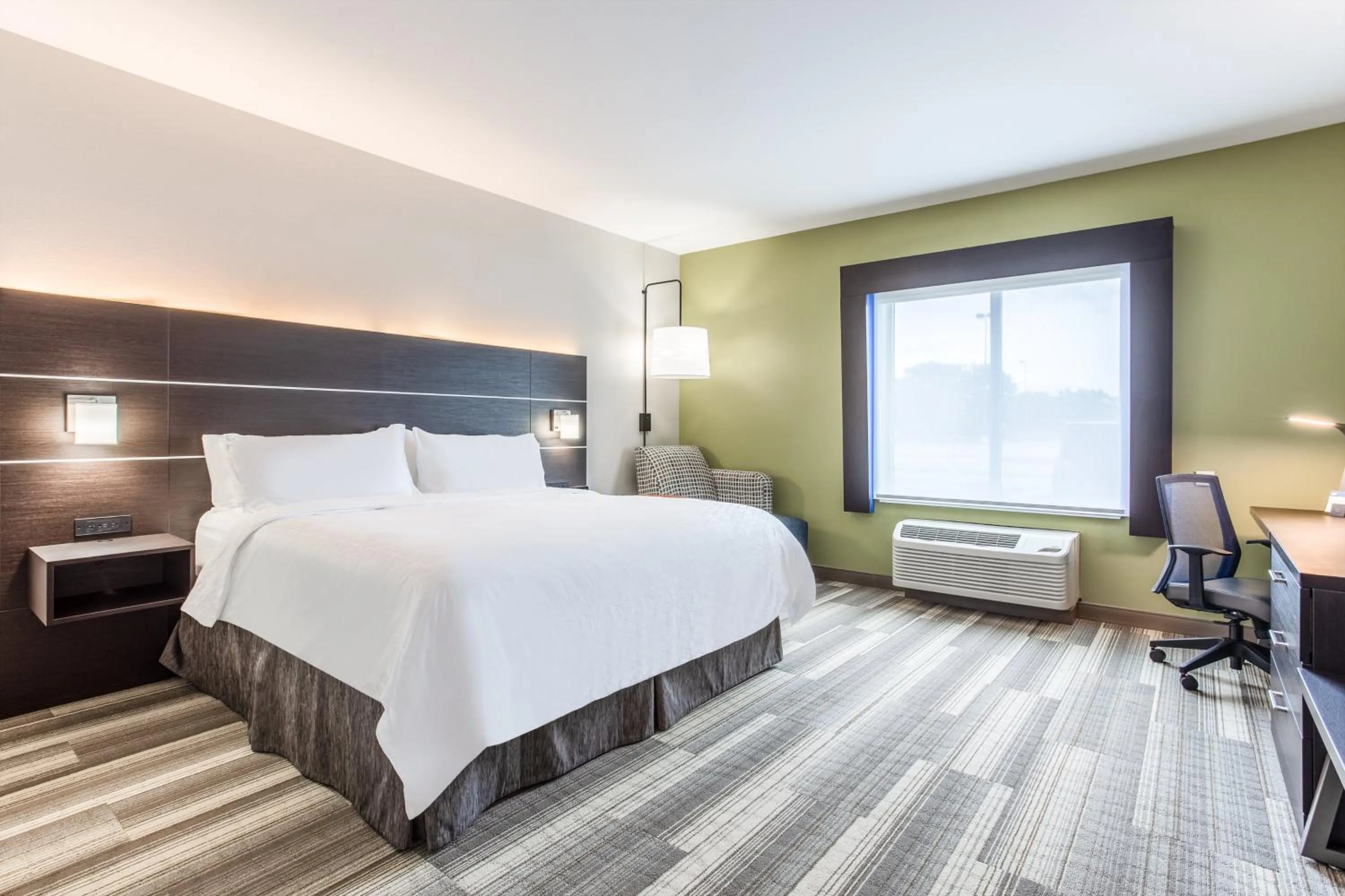 Photo of the whole room, Bed in Holiday Inn Express & Suites - Ottawa, an IHG Hotel