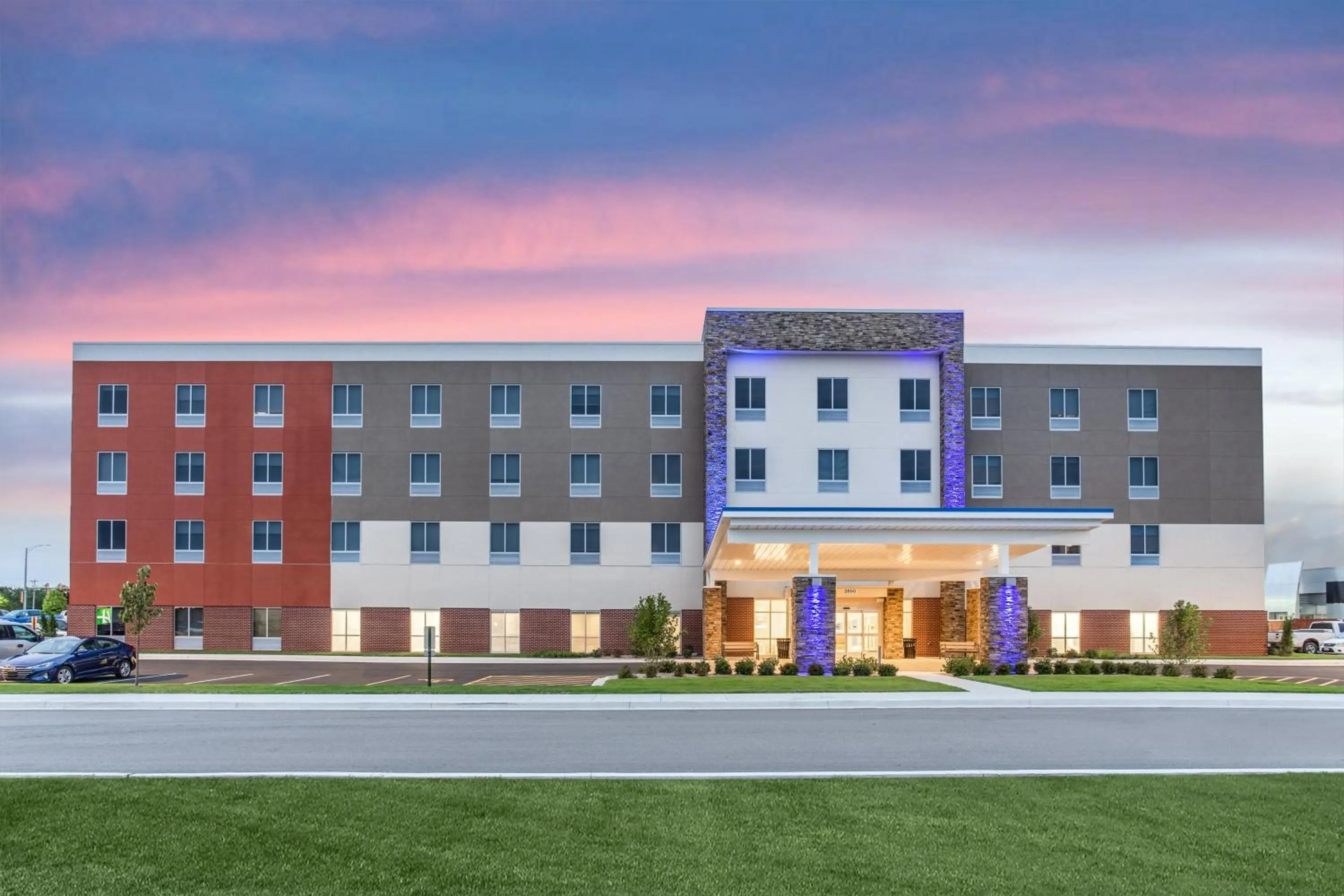 Property building in Holiday Inn Express & Suites - Ottawa, an IHG Hotel