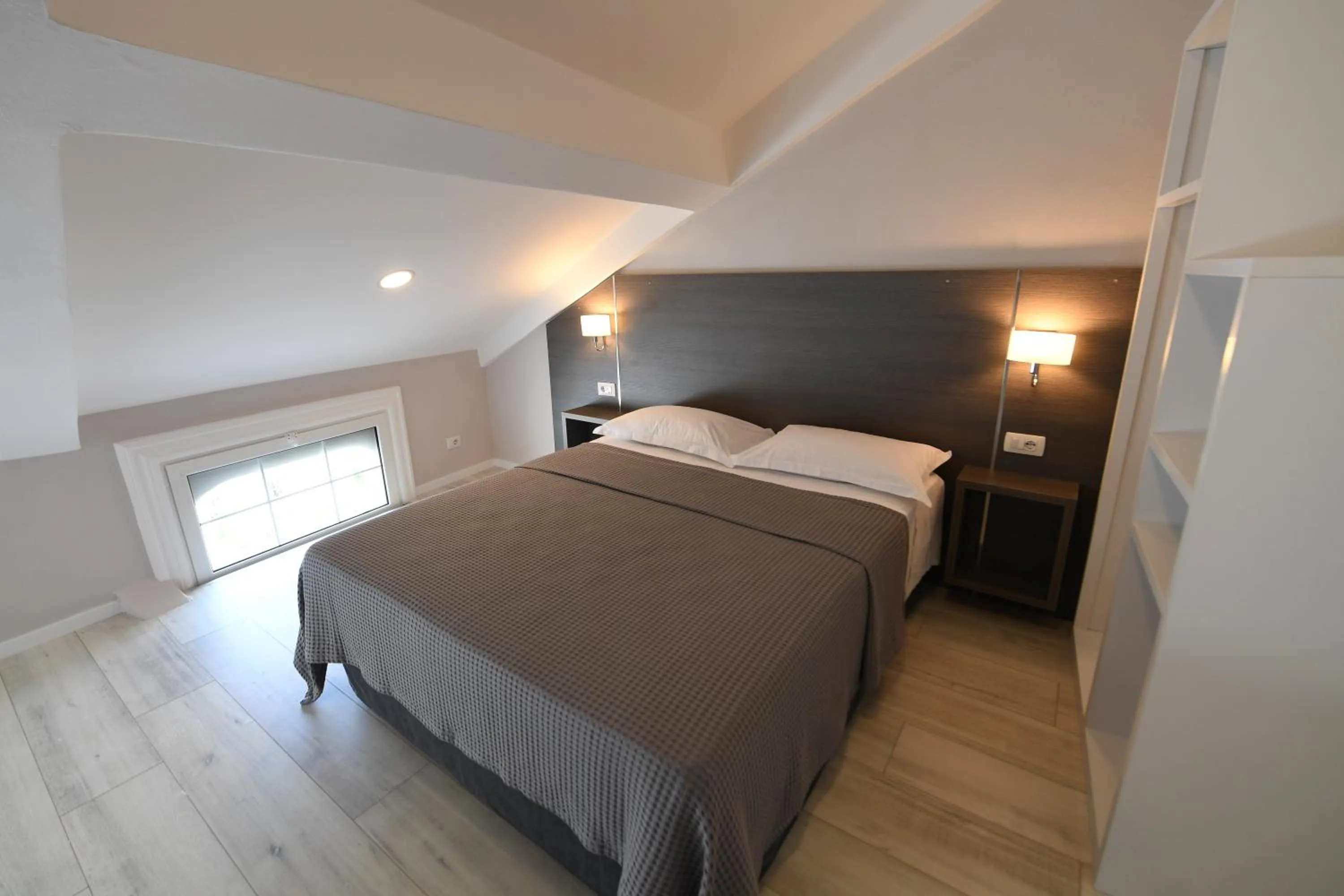 Photo of the whole room, Bed in Promenade Hotel